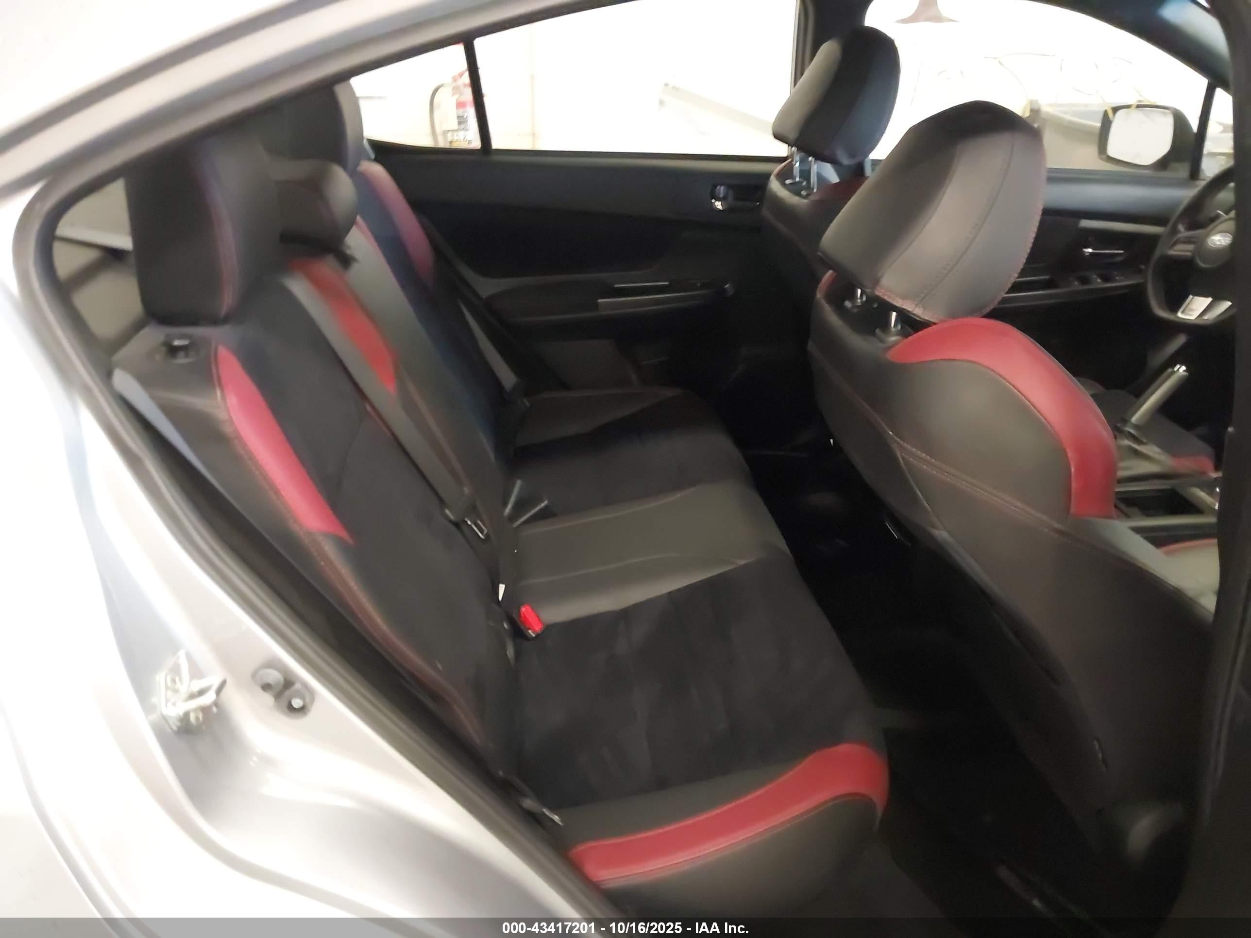 2015 Subaru Wrx Sti   Серебряный vin: JF1VA2L66F9813559