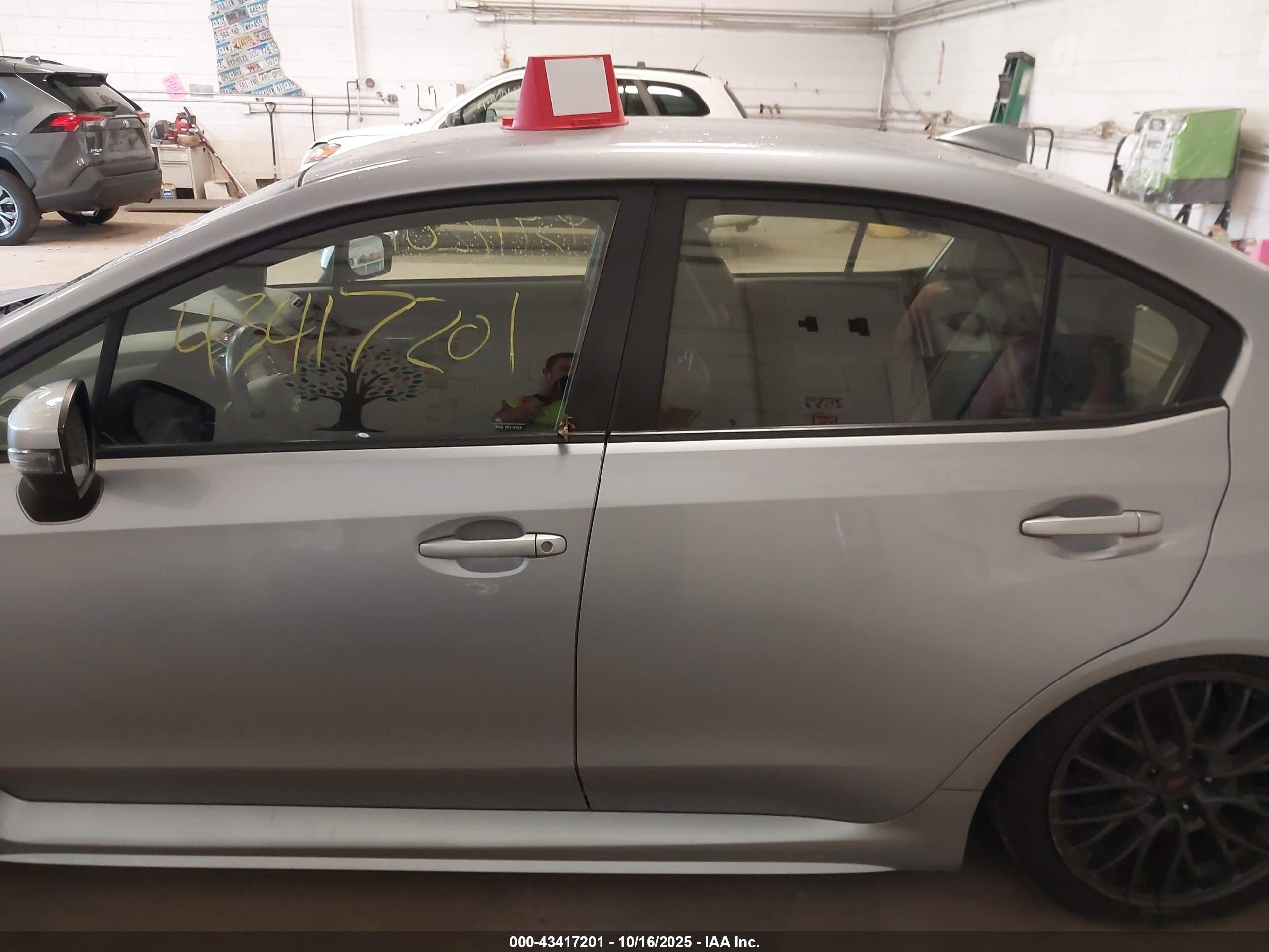 2015 Subaru Wrx Sti   Серебряный vin: JF1VA2L66F9813559