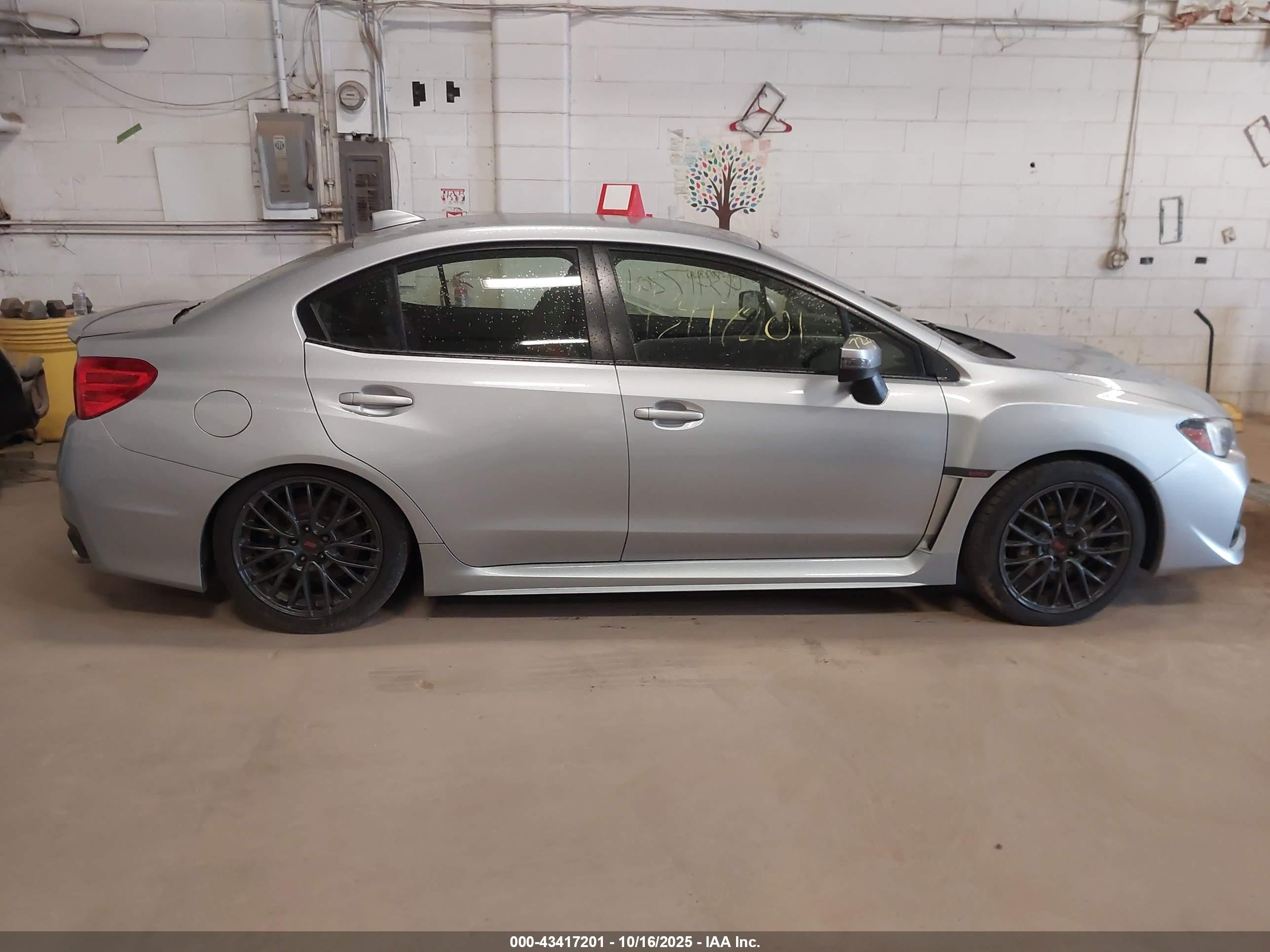 2015 Subaru Wrx Sti   Серебряный vin: JF1VA2L66F9813559