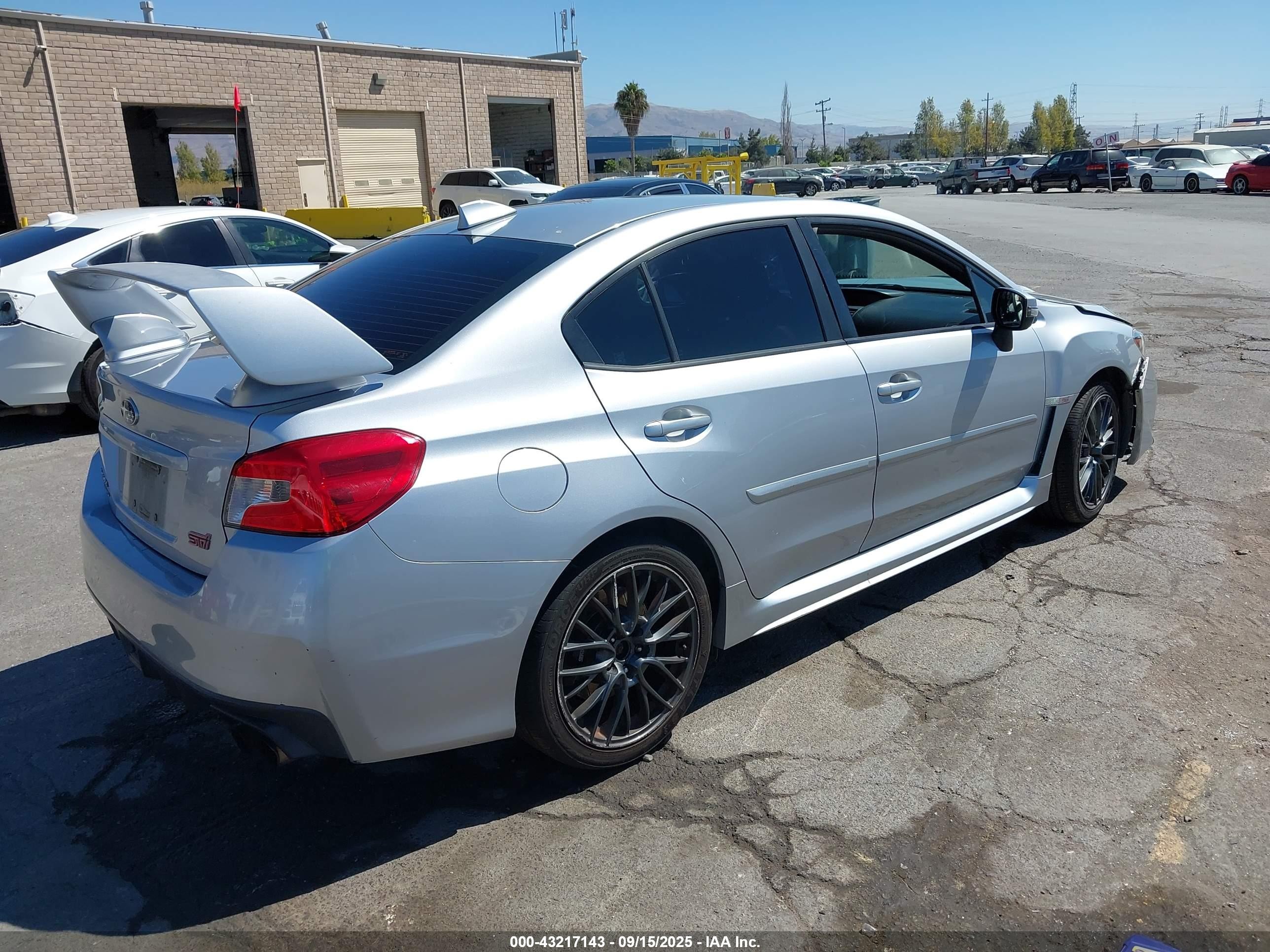 2015 Subaru Wrx Sti Серебряный vin: JF1VA2L69F9807321