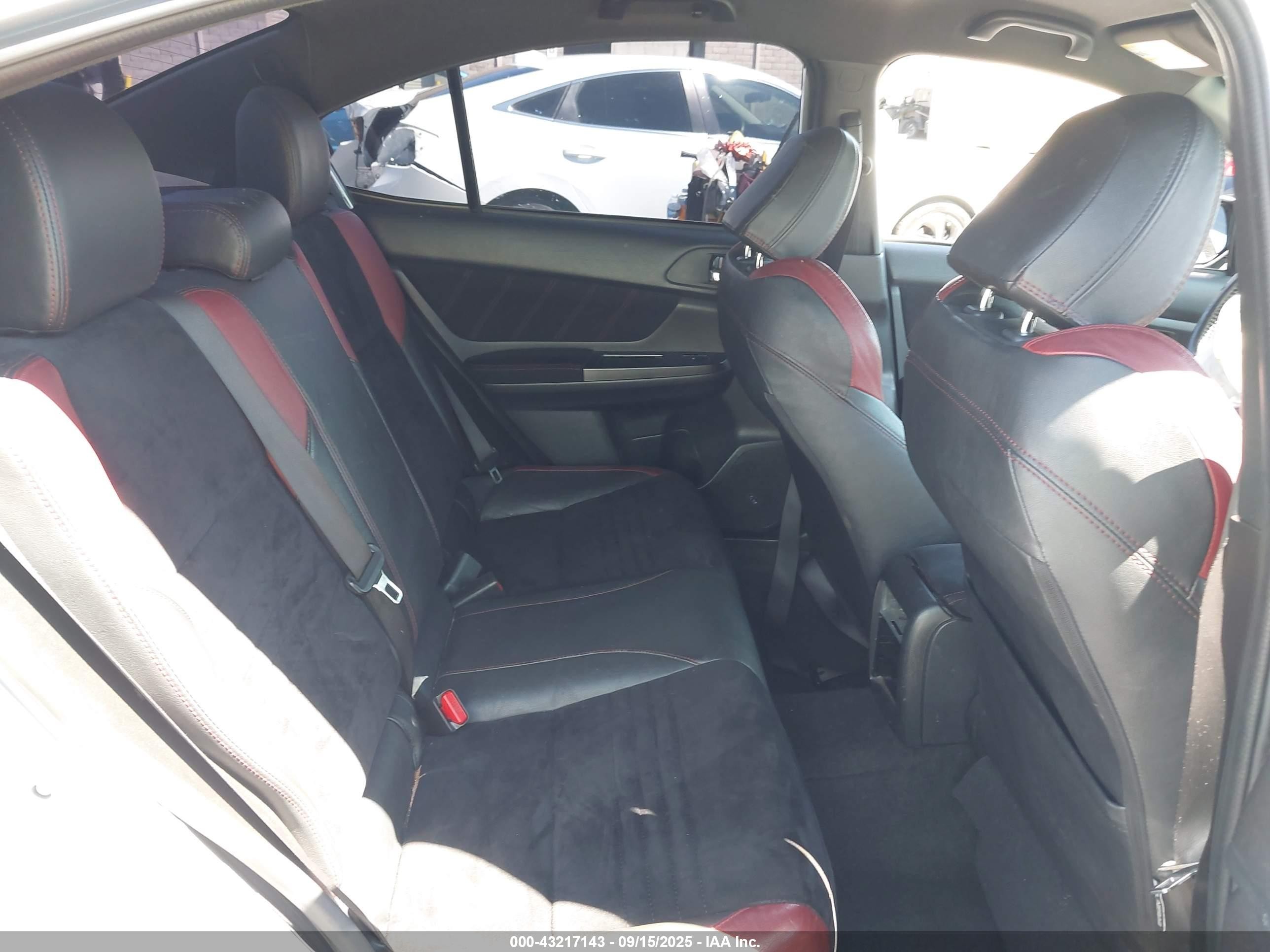 2015 Subaru Wrx Sti Серебряный vin: JF1VA2L69F9807321