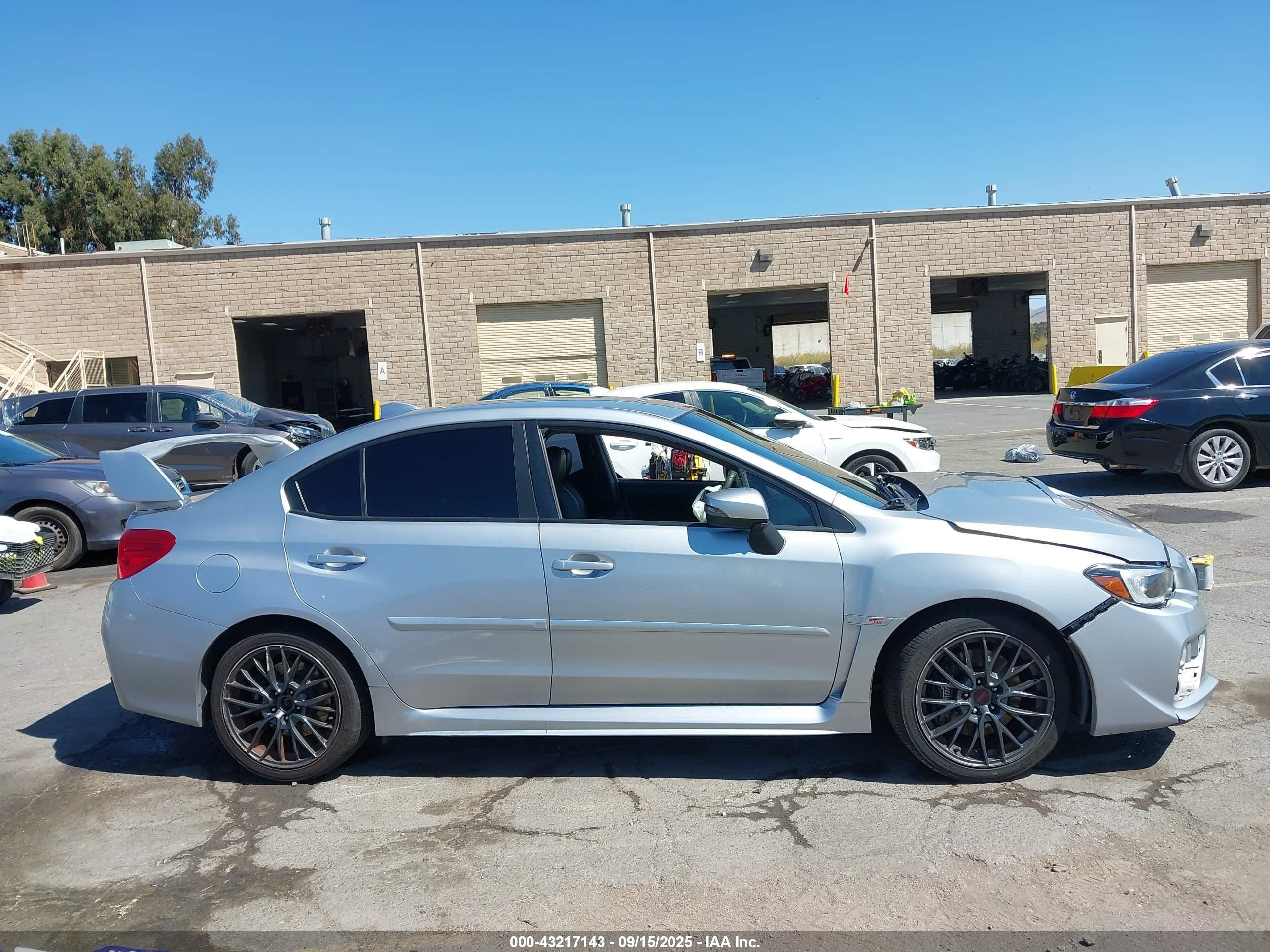 2015 Subaru Wrx Sti Серебряный vin: JF1VA2L69F9807321