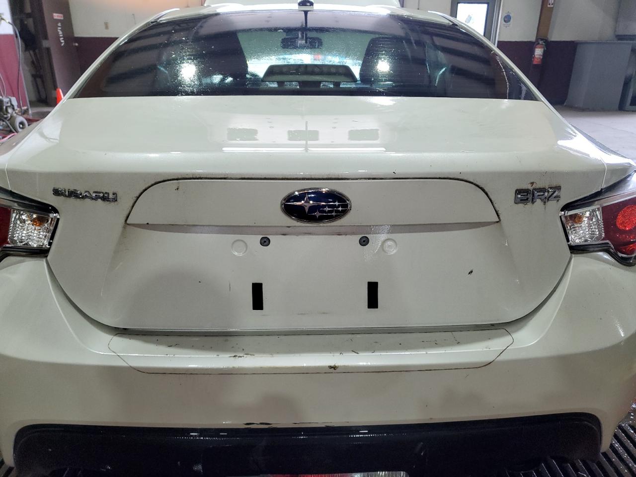 2014 Subaru Brz 2.0 Premium White vin: JF1ZCAB12E9605091 Damage: Deck Lid, Heavy Scratch, 1 To 2 Inches