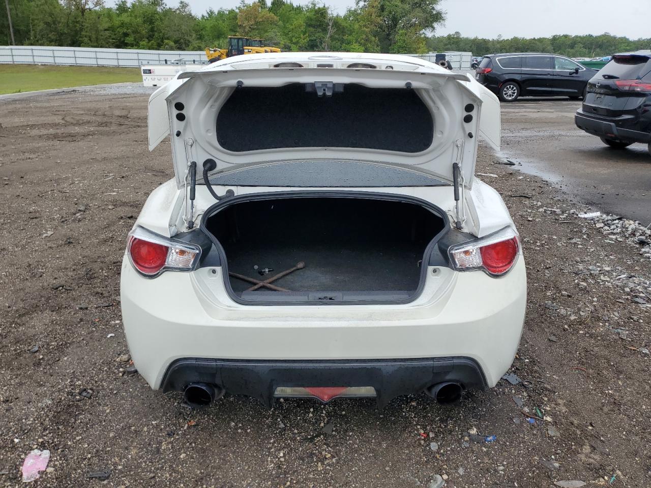 2013 Subaru Brz 2.0 Limited Белый vin: JF1ZCAC16D2602846 Damage: Rear Bumper, Multiple Scratches Heavy, 3