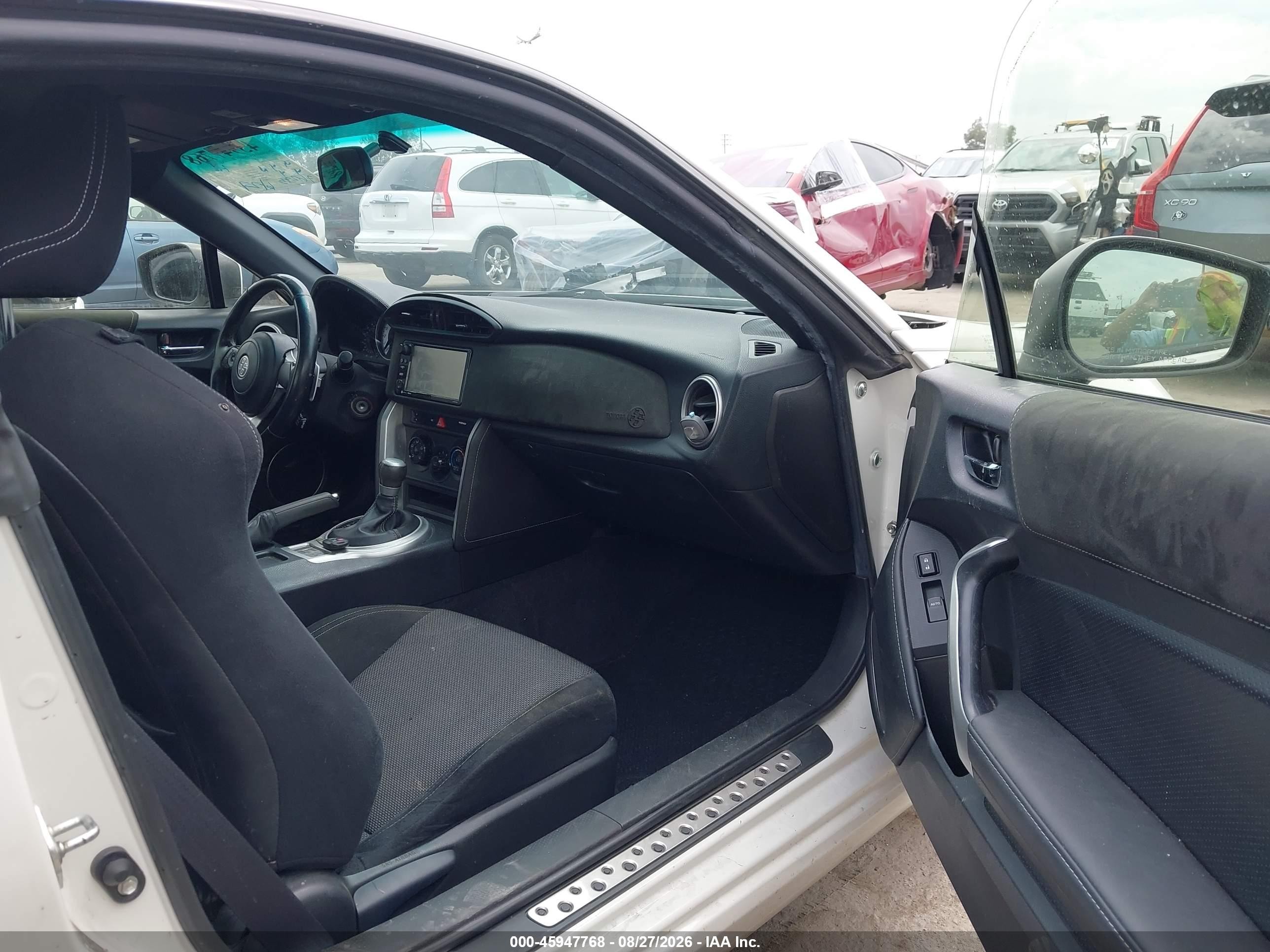 2017 Toyota 86   White vin: JF1ZNAA11H8704927