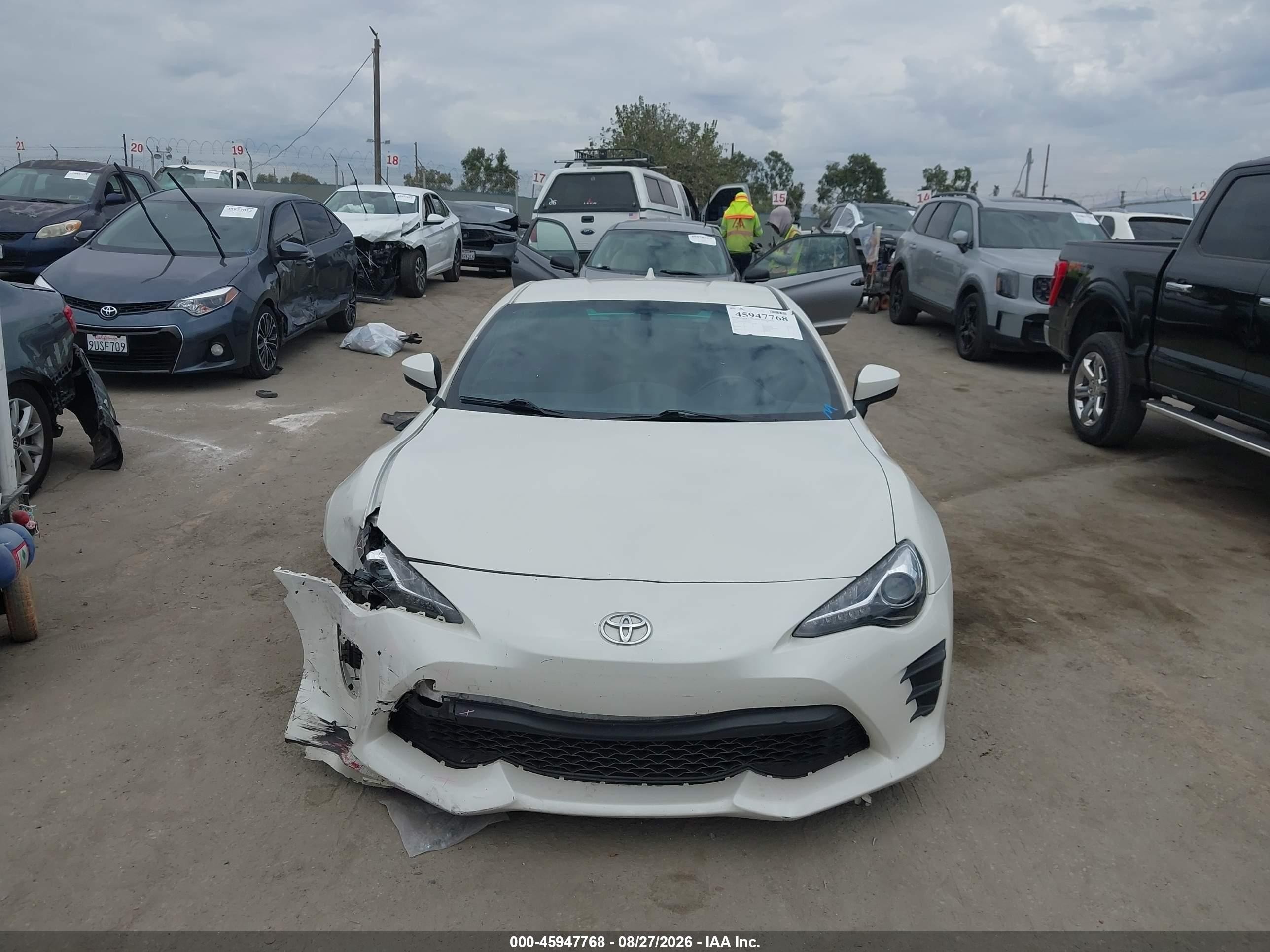 2017 Toyota 86   White vin: JF1ZNAA11H8704927