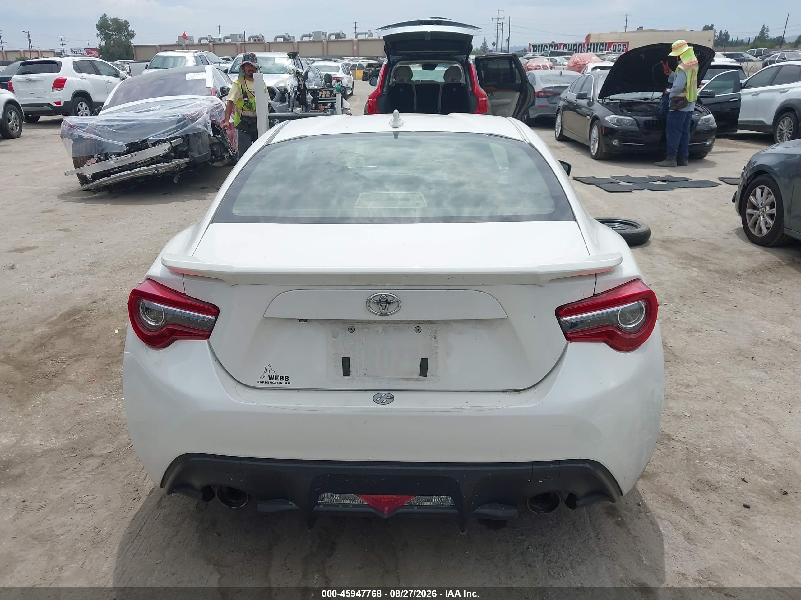 2017 Toyota 86   White vin: JF1ZNAA11H8704927