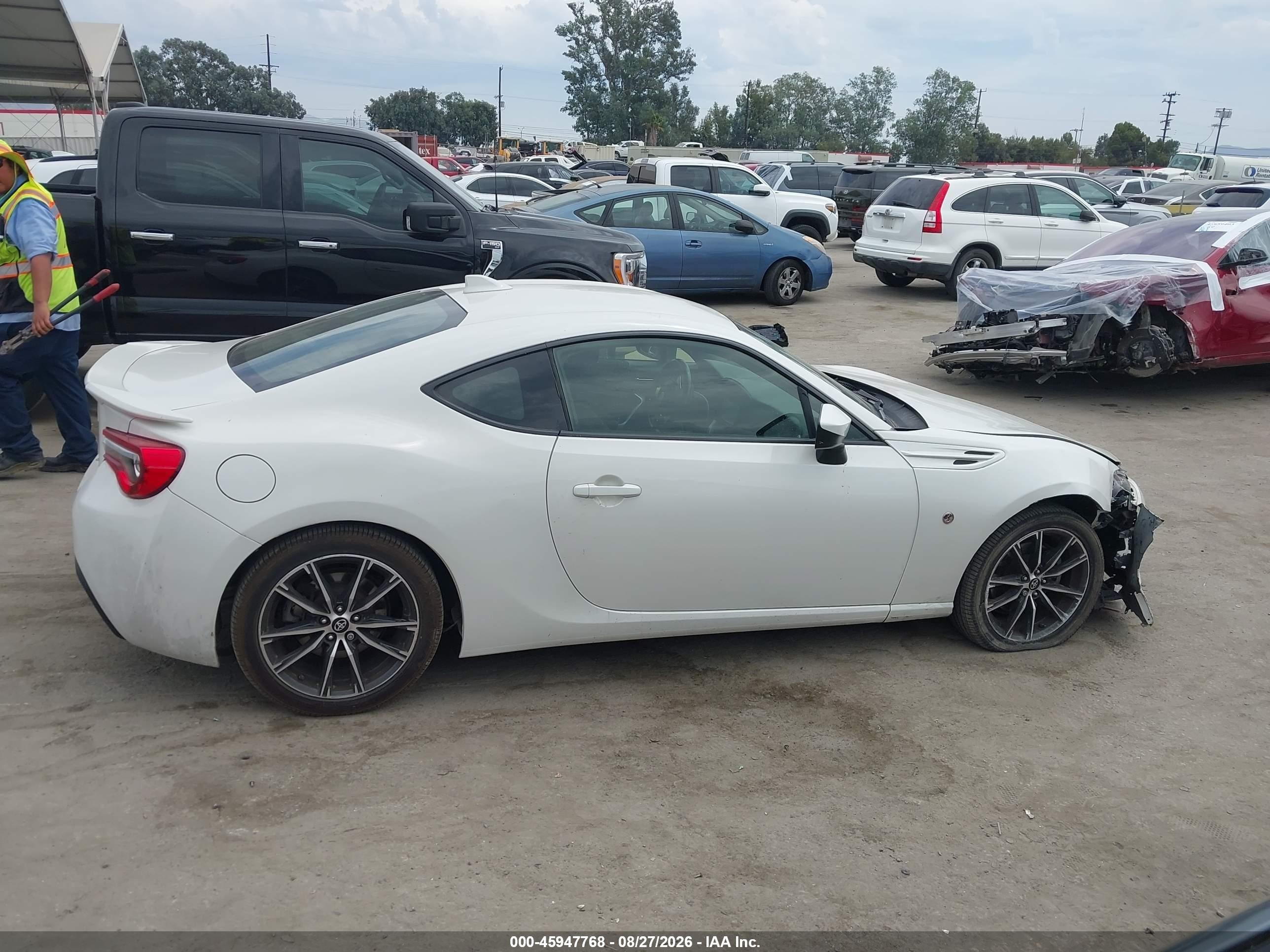 2017 Toyota 86   White vin: JF1ZNAA11H8704927