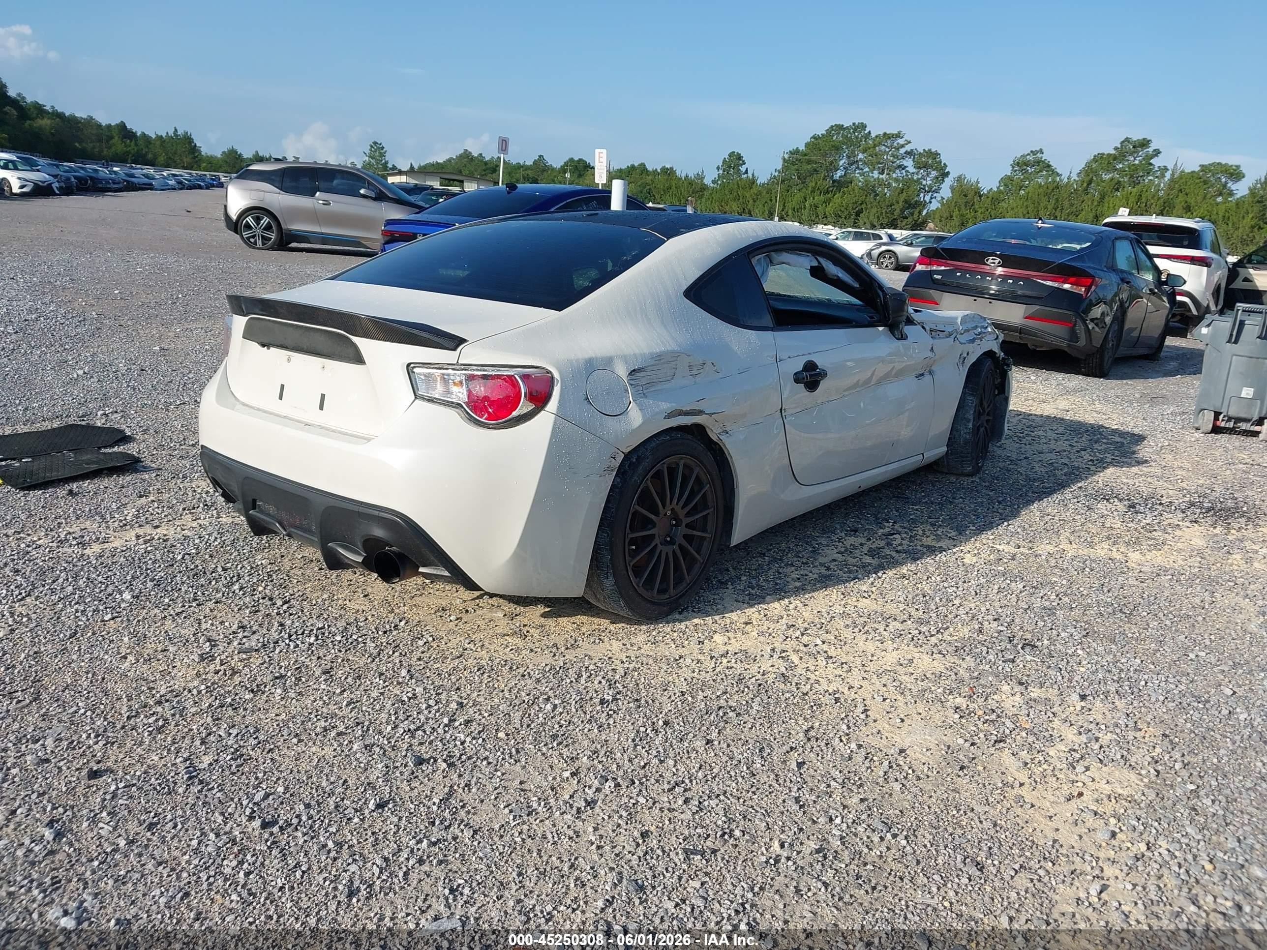 2017 Toyota 86   White vin: JF1ZNAA12H9709953