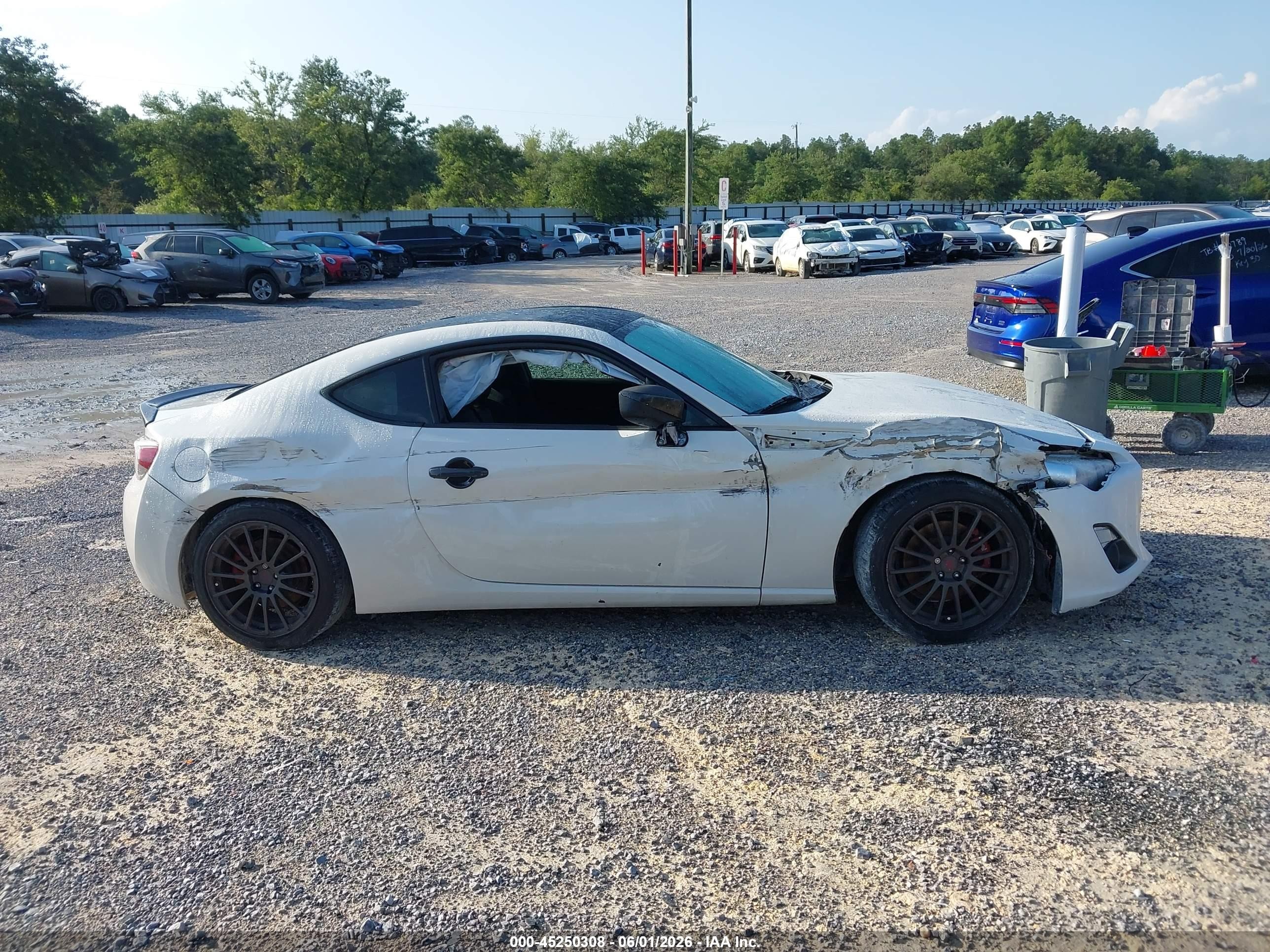 2017 Toyota 86   White vin: JF1ZNAA12H9709953