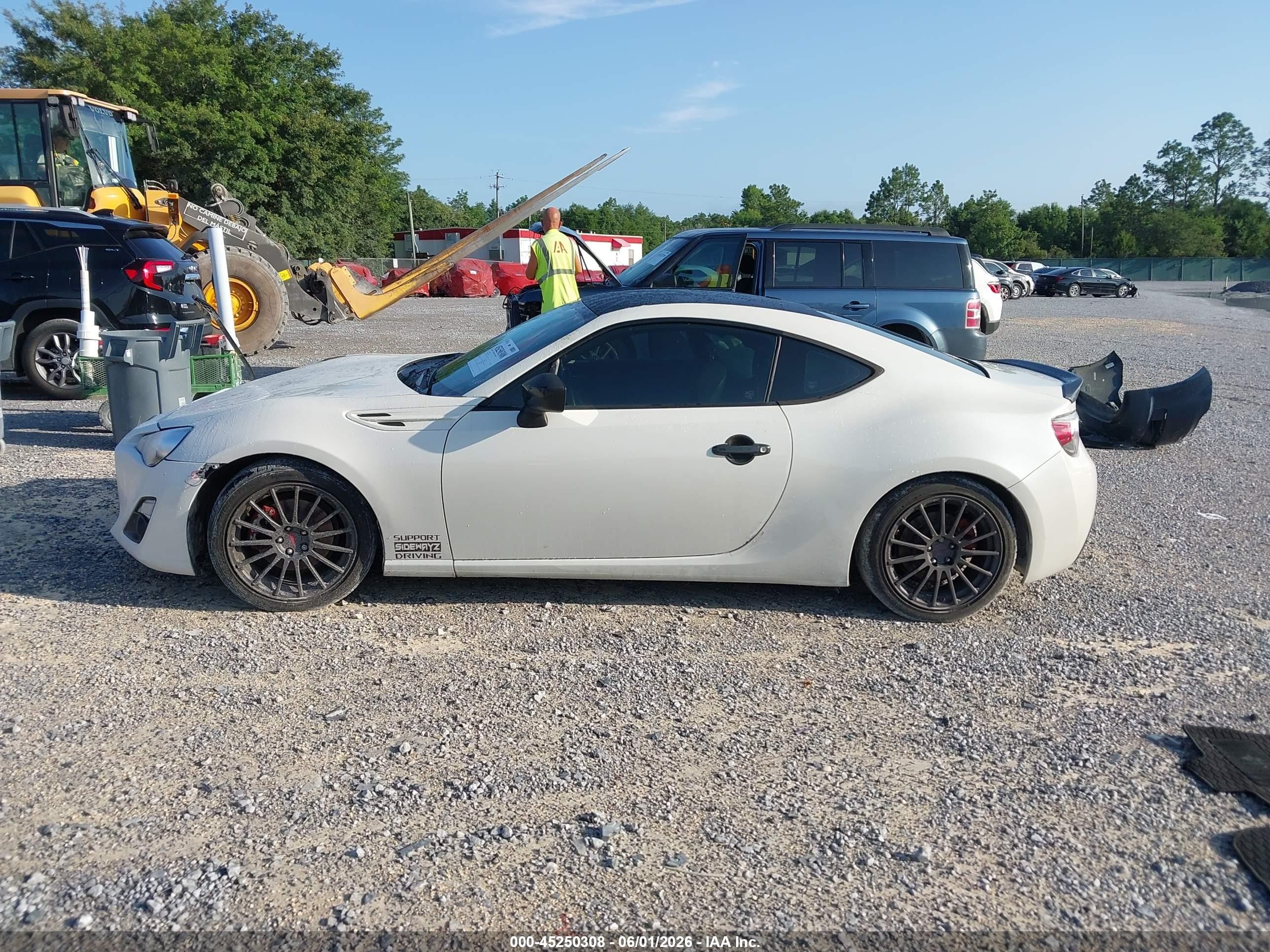 2017 Toyota 86   White vin: JF1ZNAA12H9709953