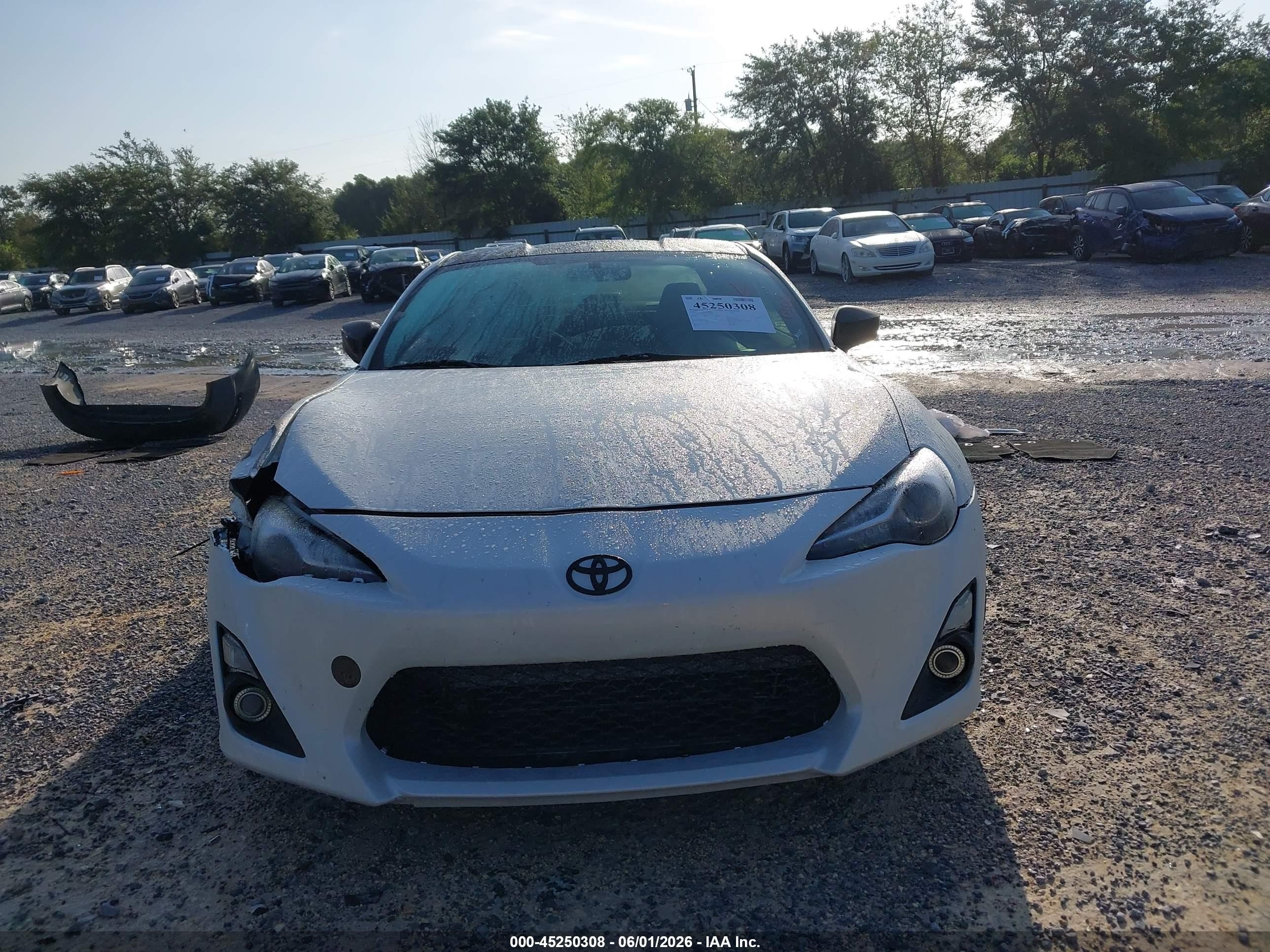 2017 Toyota 86   White vin: JF1ZNAA12H9709953