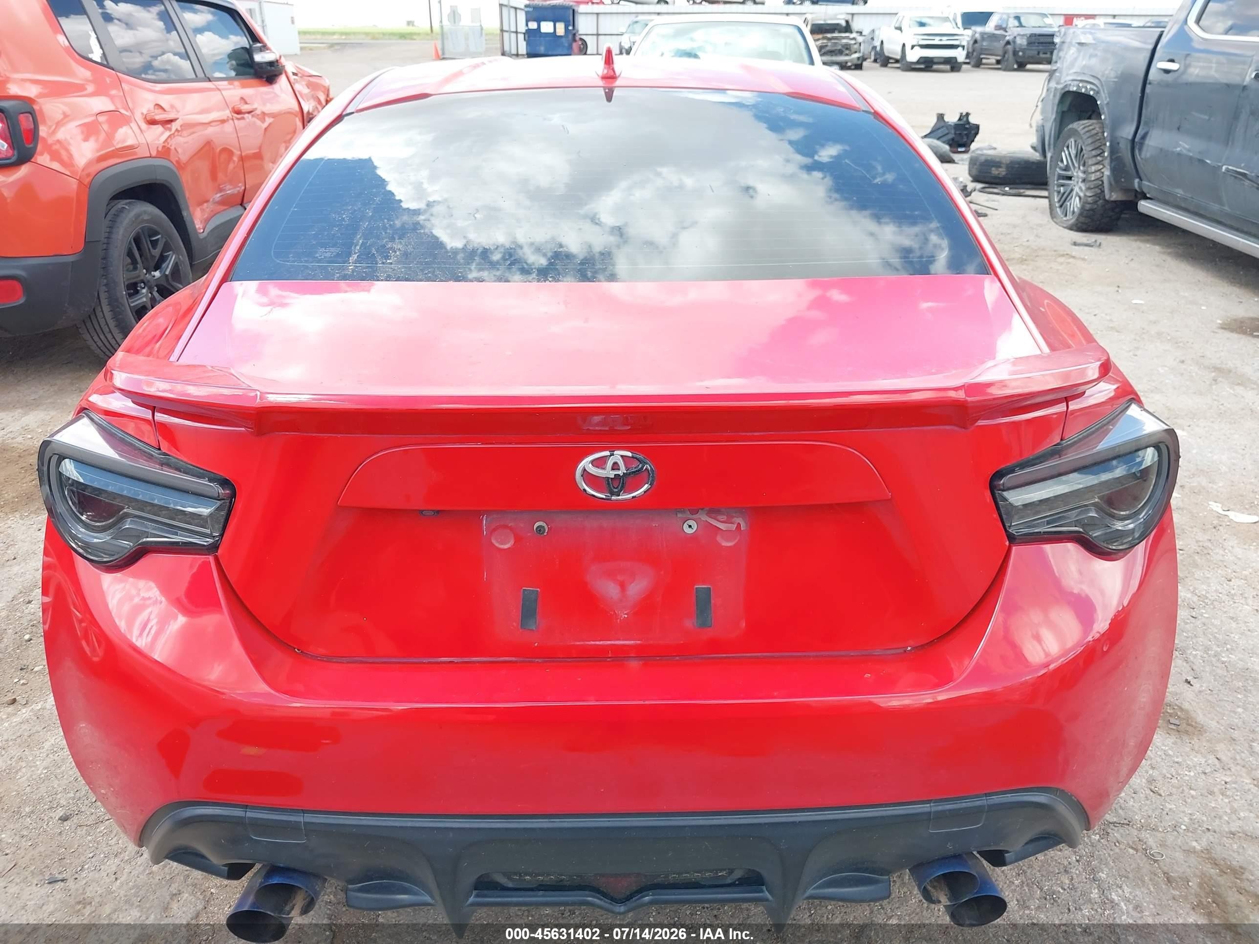 2017 Toyota 86   Red vin: JF1ZNAA18H8701958