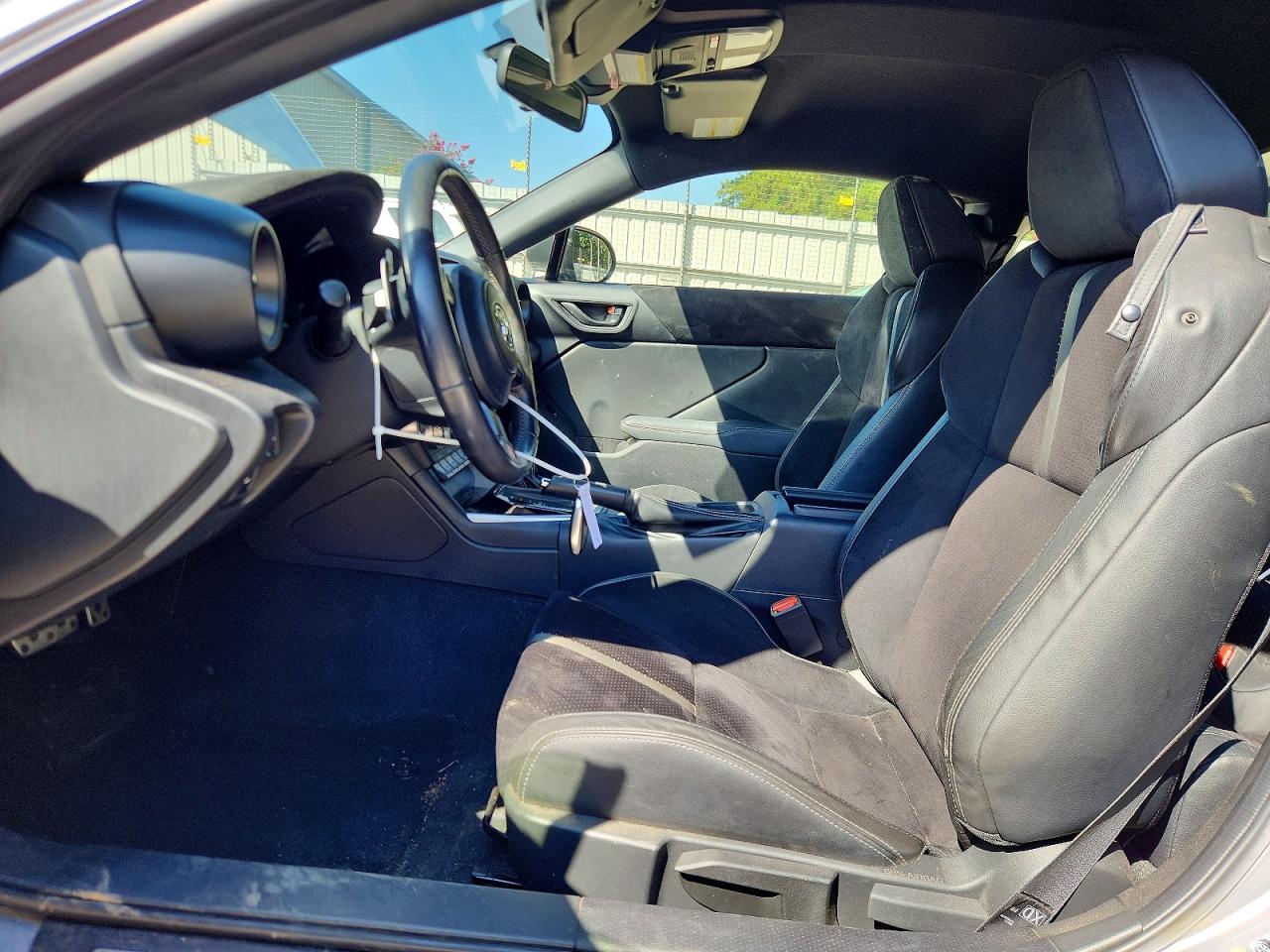 2024 Toyota Gr 86 Premium Silver vin: JF1ZNBE16R8755616