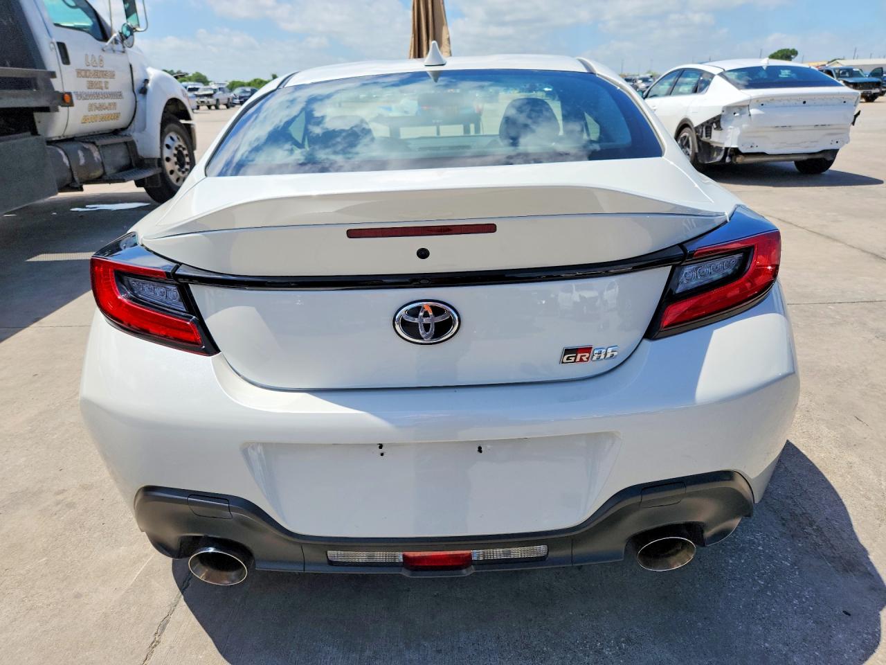 2024 Toyota Gr86 Premium White vin: JF1ZNBE1XR9754723