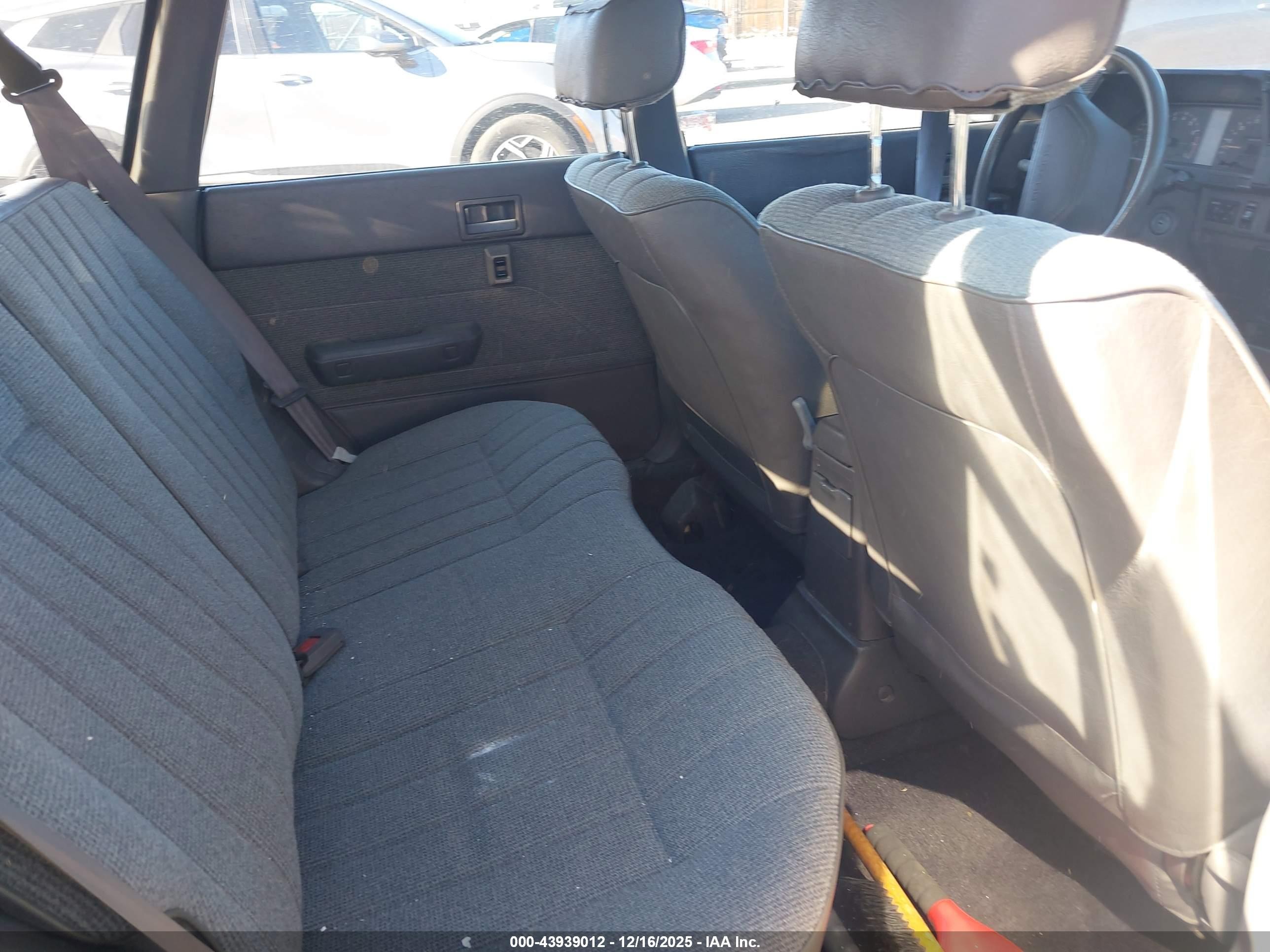 1991 Subaru Loyale   Silver vin: JF2AN52B1MD415121