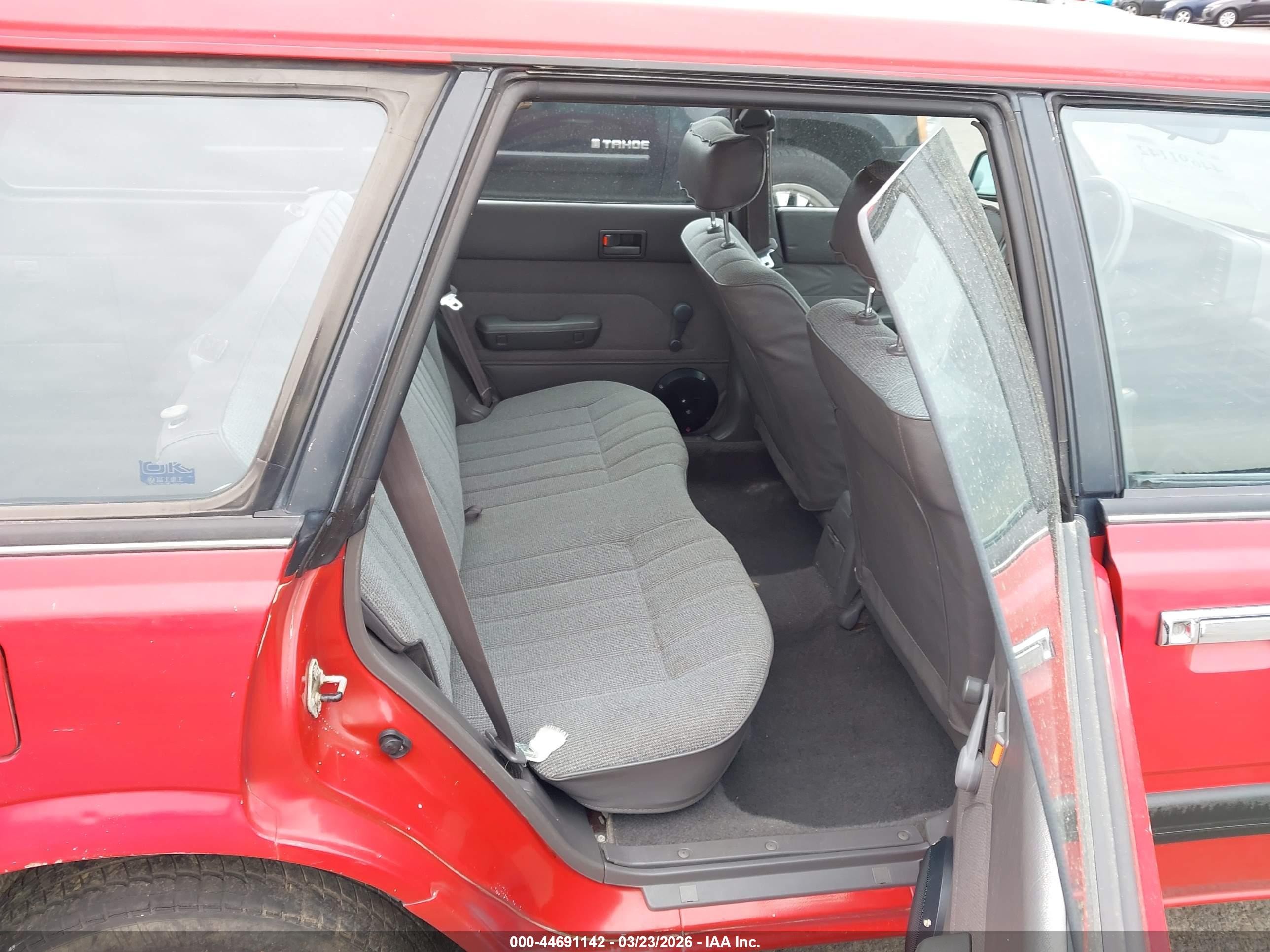 1990 Subaru Loyale   Red vin: JF2AN52B9LD405810