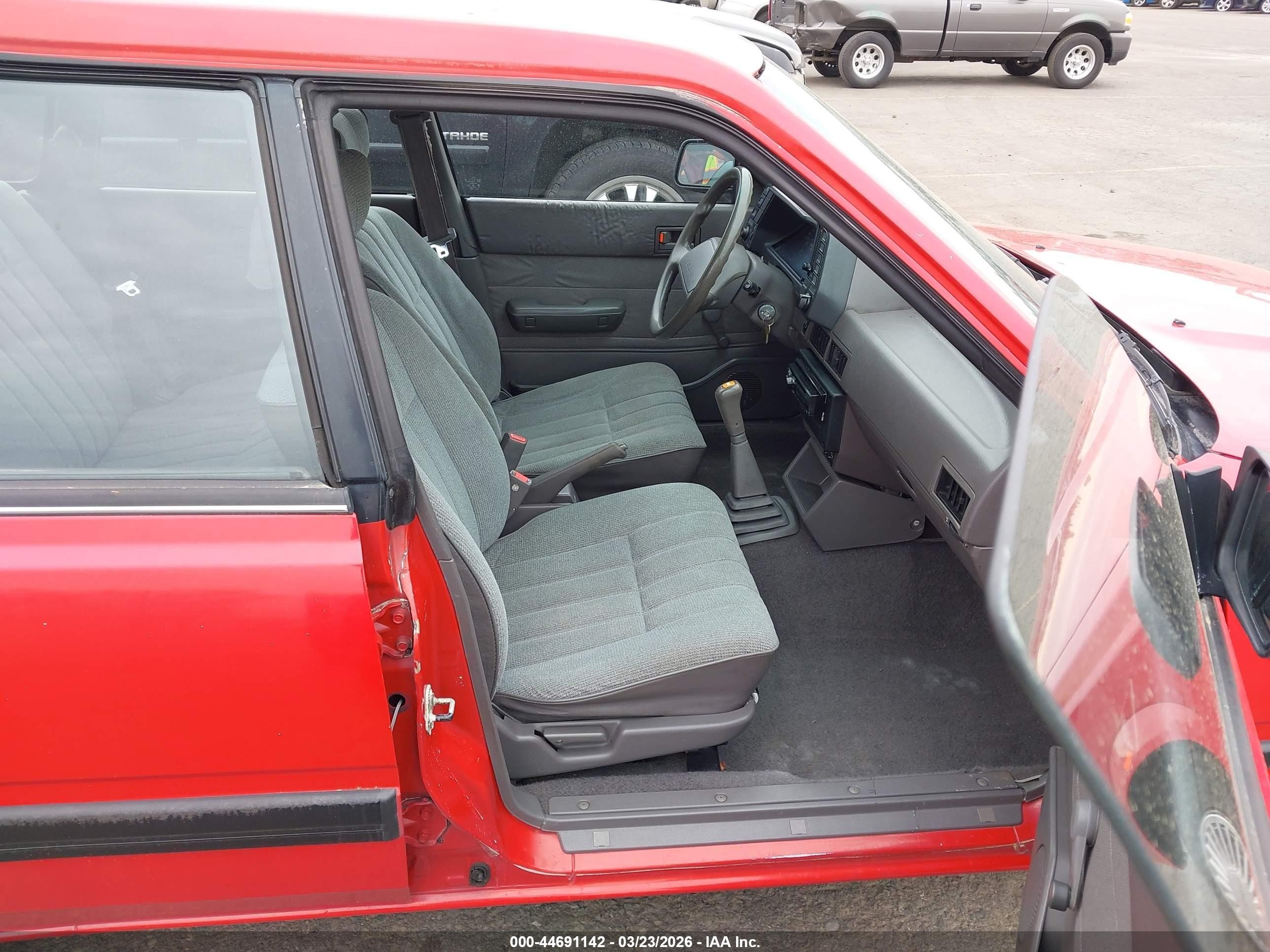 1990 Subaru Loyale   Red vin: JF2AN52B9LD405810