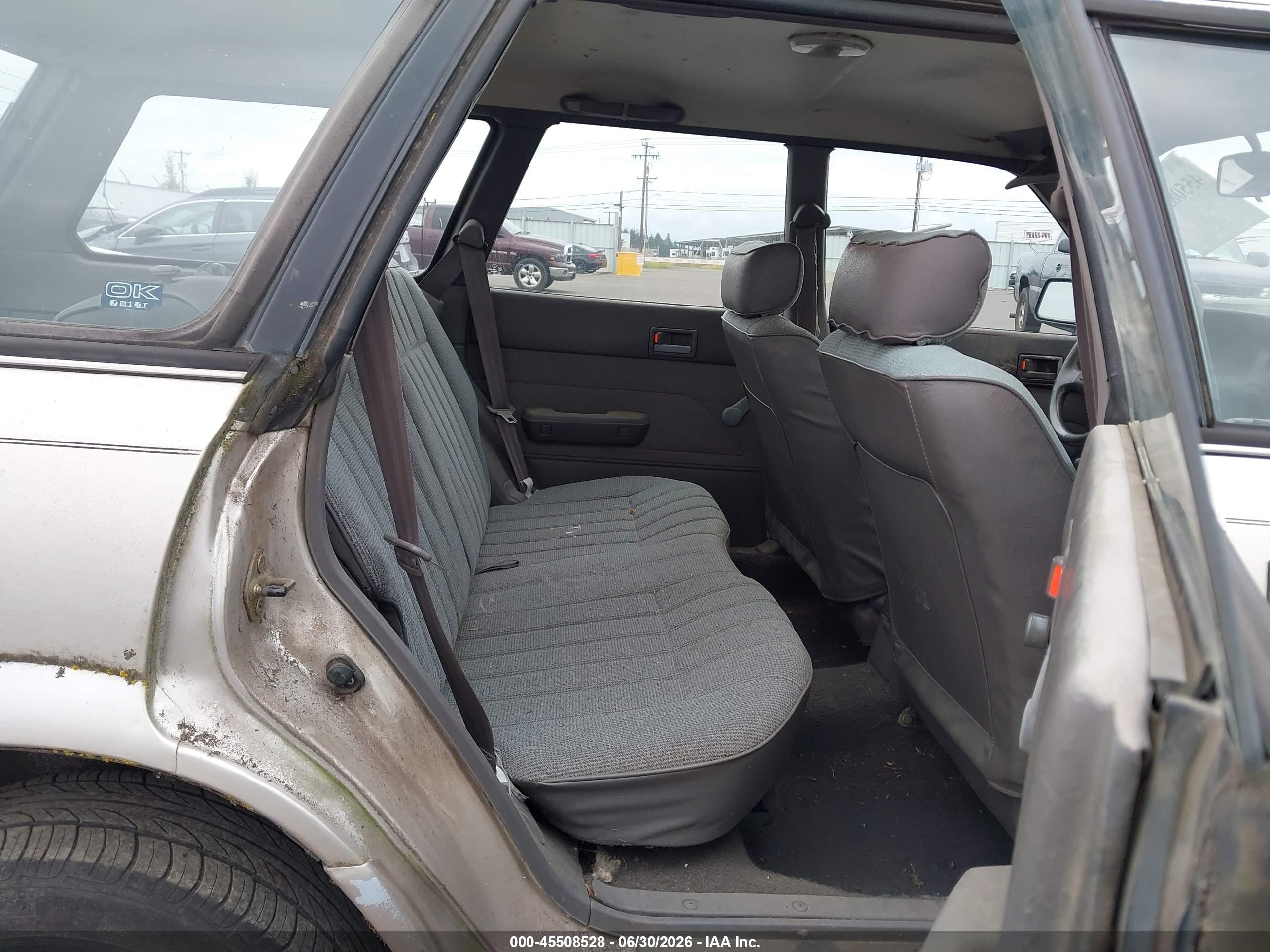 1990 Subaru Loyale Silver vin: JF2AN52B9LD408643