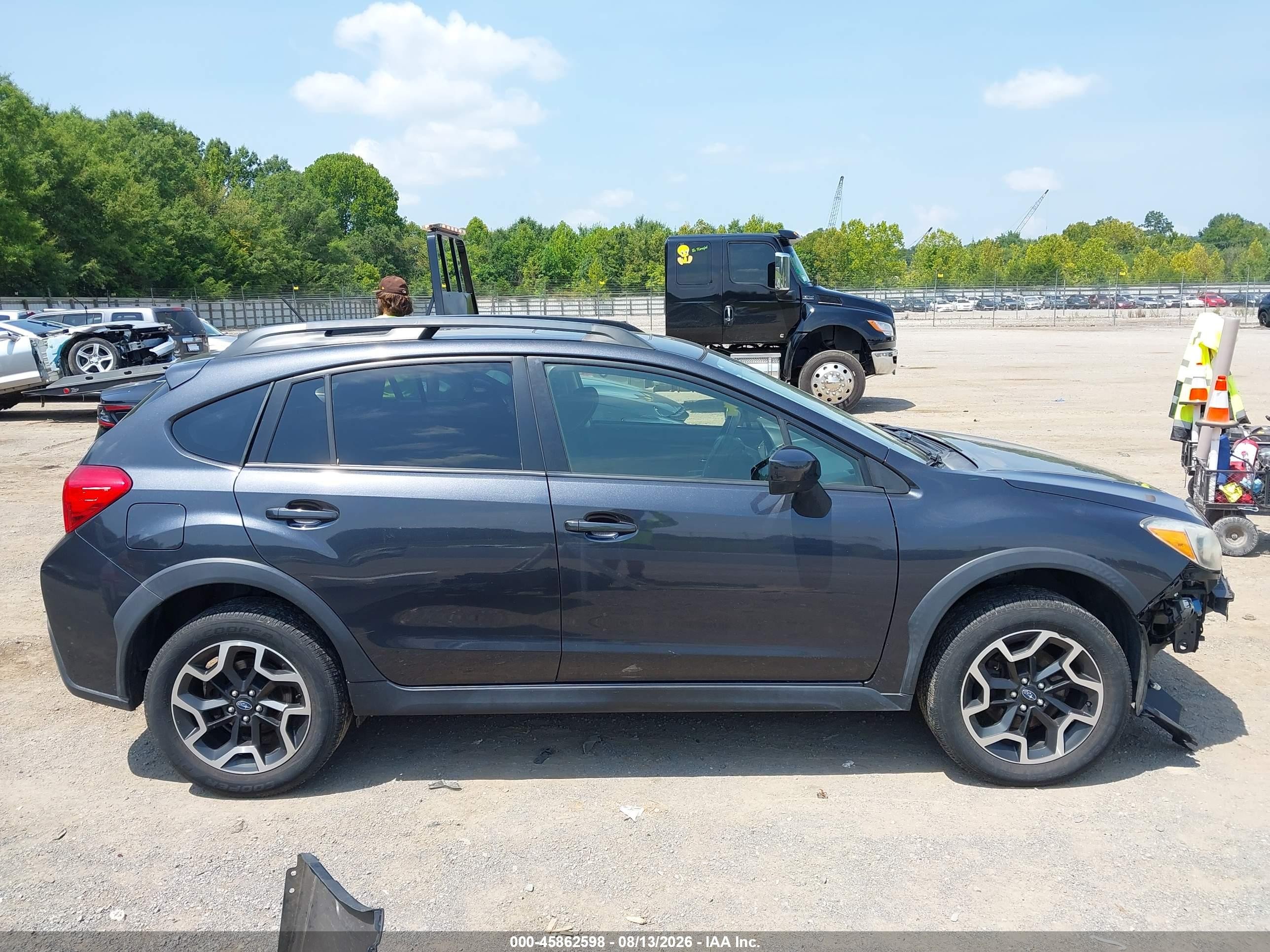 2017 Subaru Crosstrek 2.0i Premium Silver vin: JF2GPABC0H8253079
