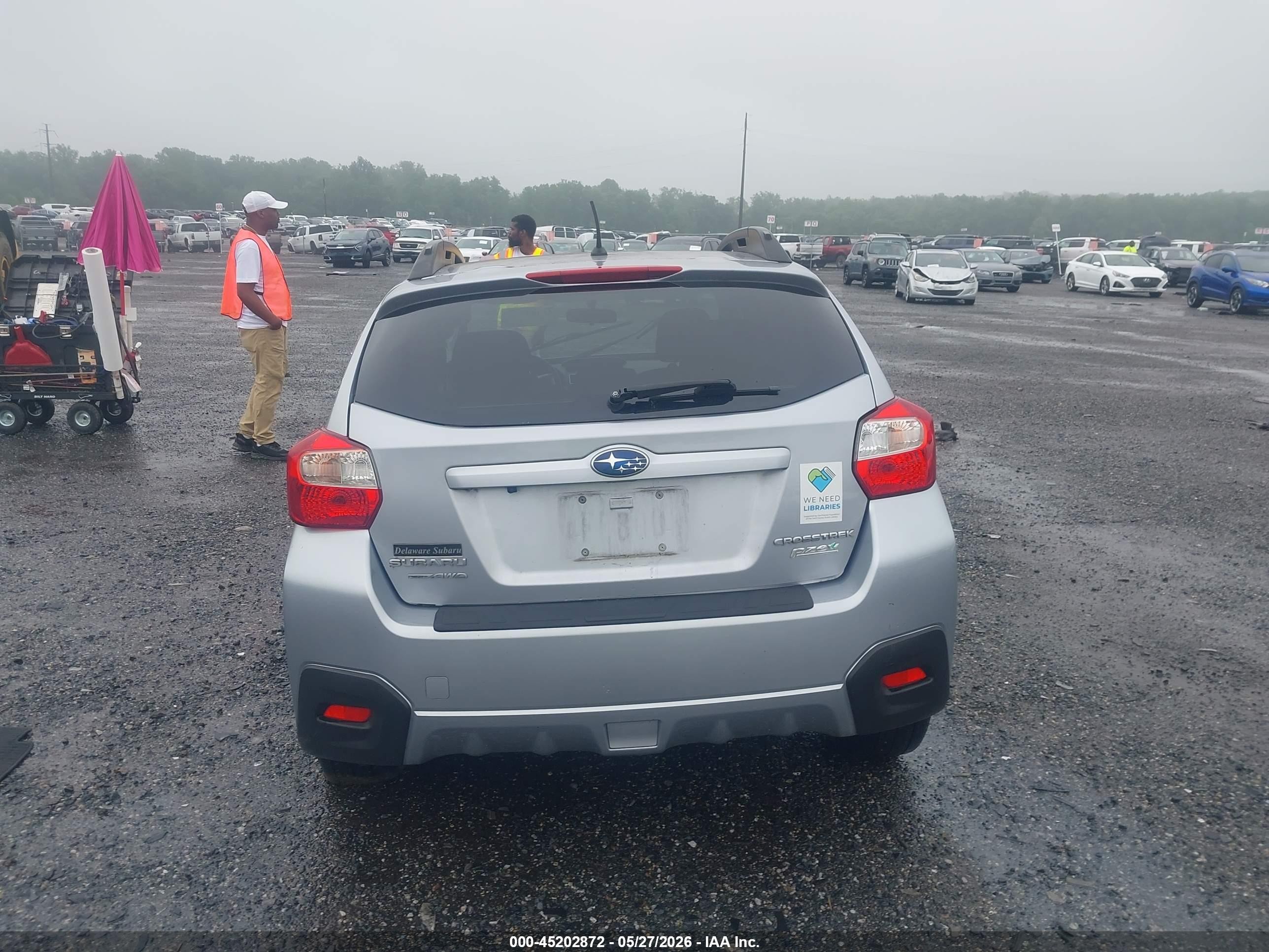 2017 Subaru Crosstrek 2.0i Premium Серебряный vin: JF2GPABC4H8209196