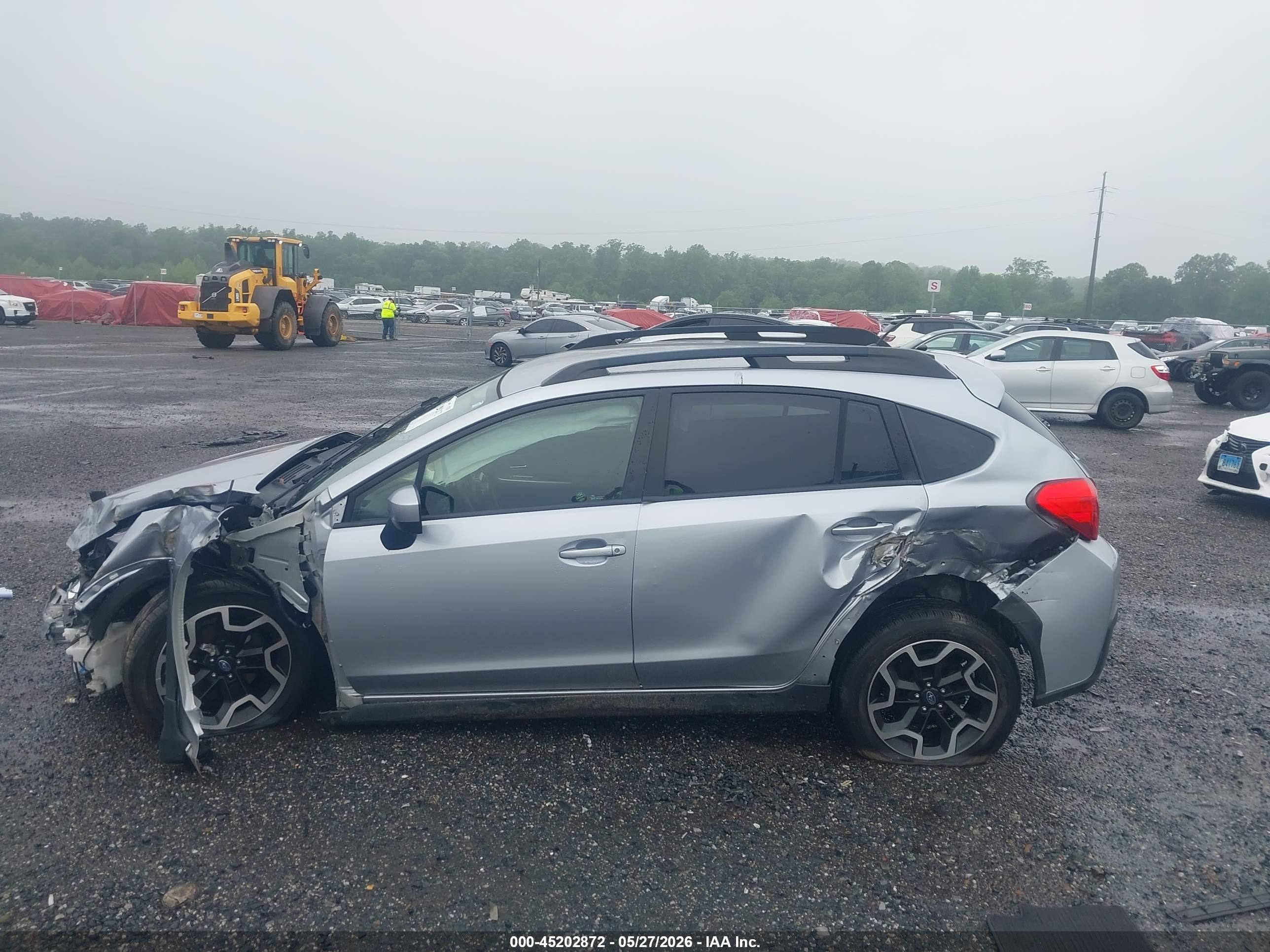 2017 Subaru Crosstrek 2.0i Premium Серебряный vin: JF2GPABC4H8209196