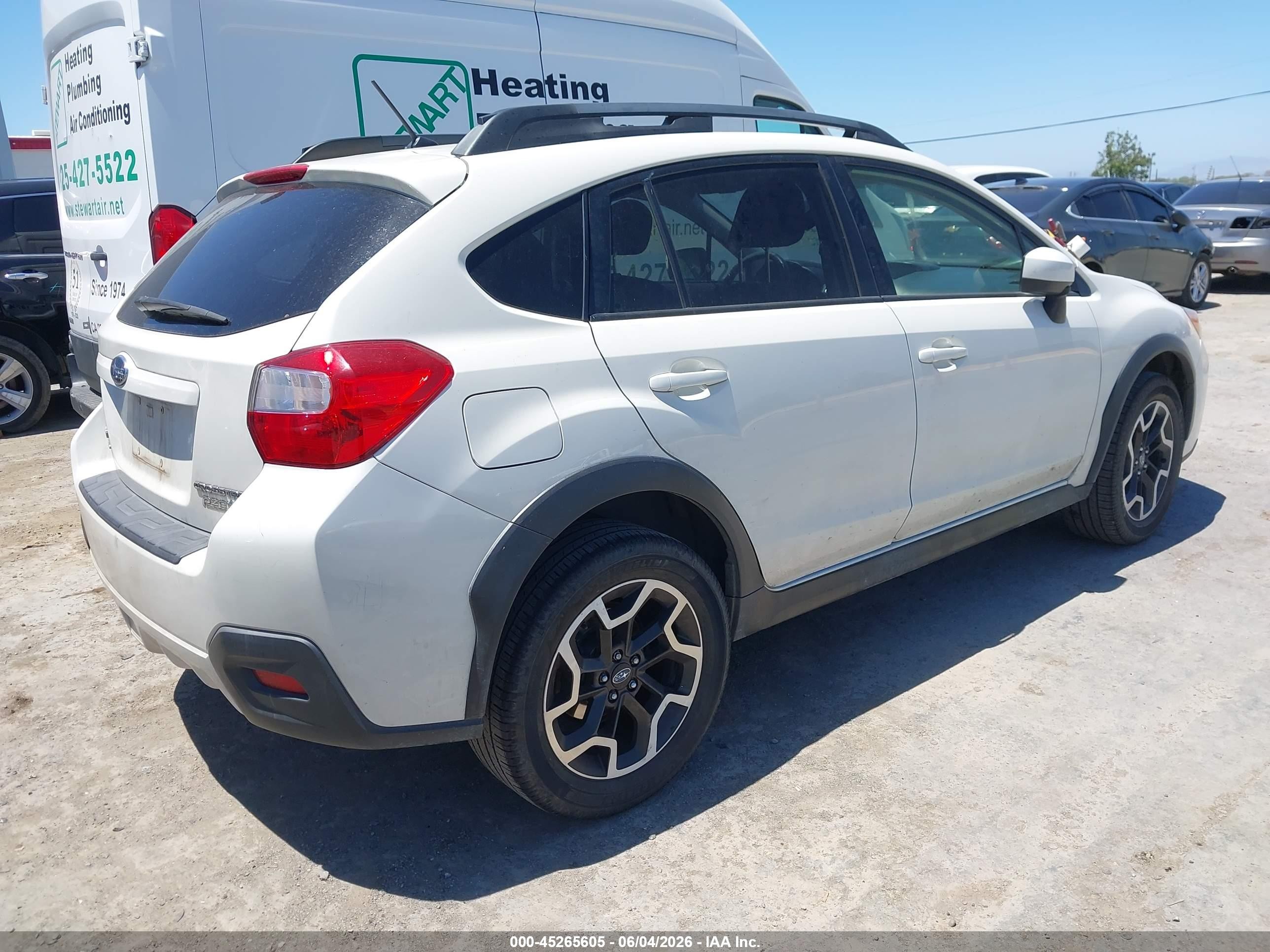 2016 Subaru Crosstrek 2.0i Premium White vin: JF2GPABC5G8216365