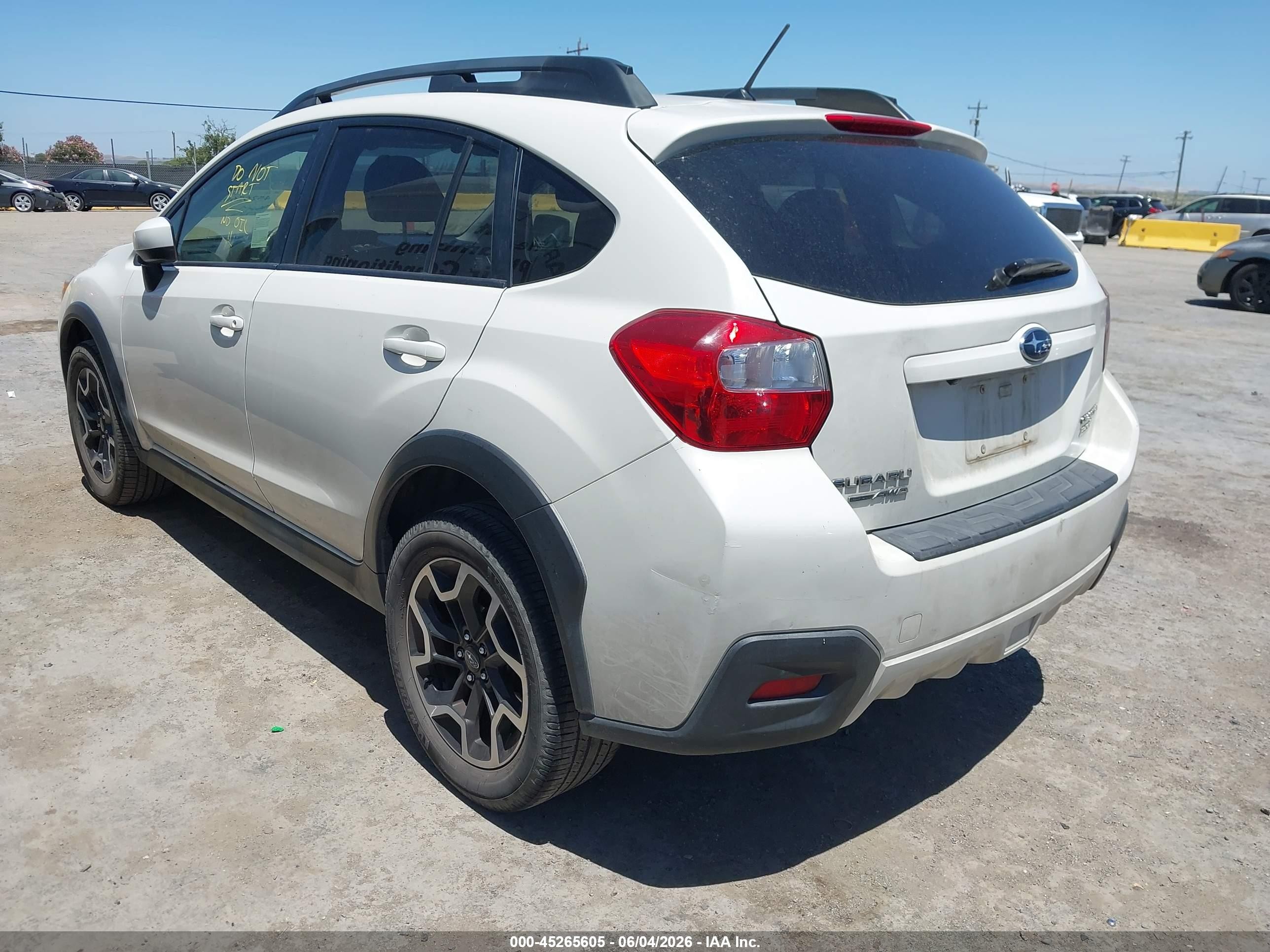 2016 Subaru Crosstrek 2.0i Premium White vin: JF2GPABC5G8216365