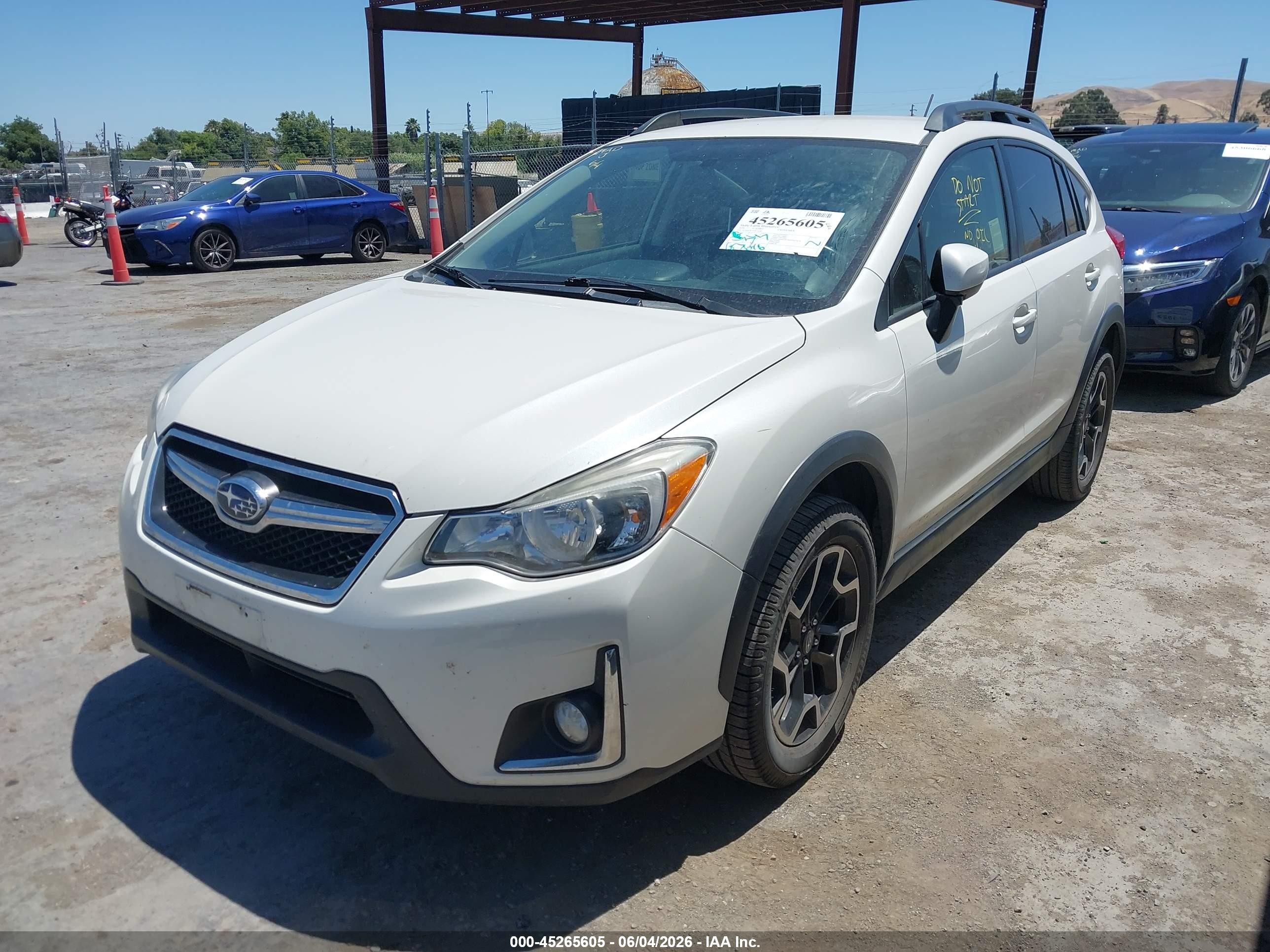 2016 Subaru Crosstrek 2.0i Premium White vin: JF2GPABC5G8216365