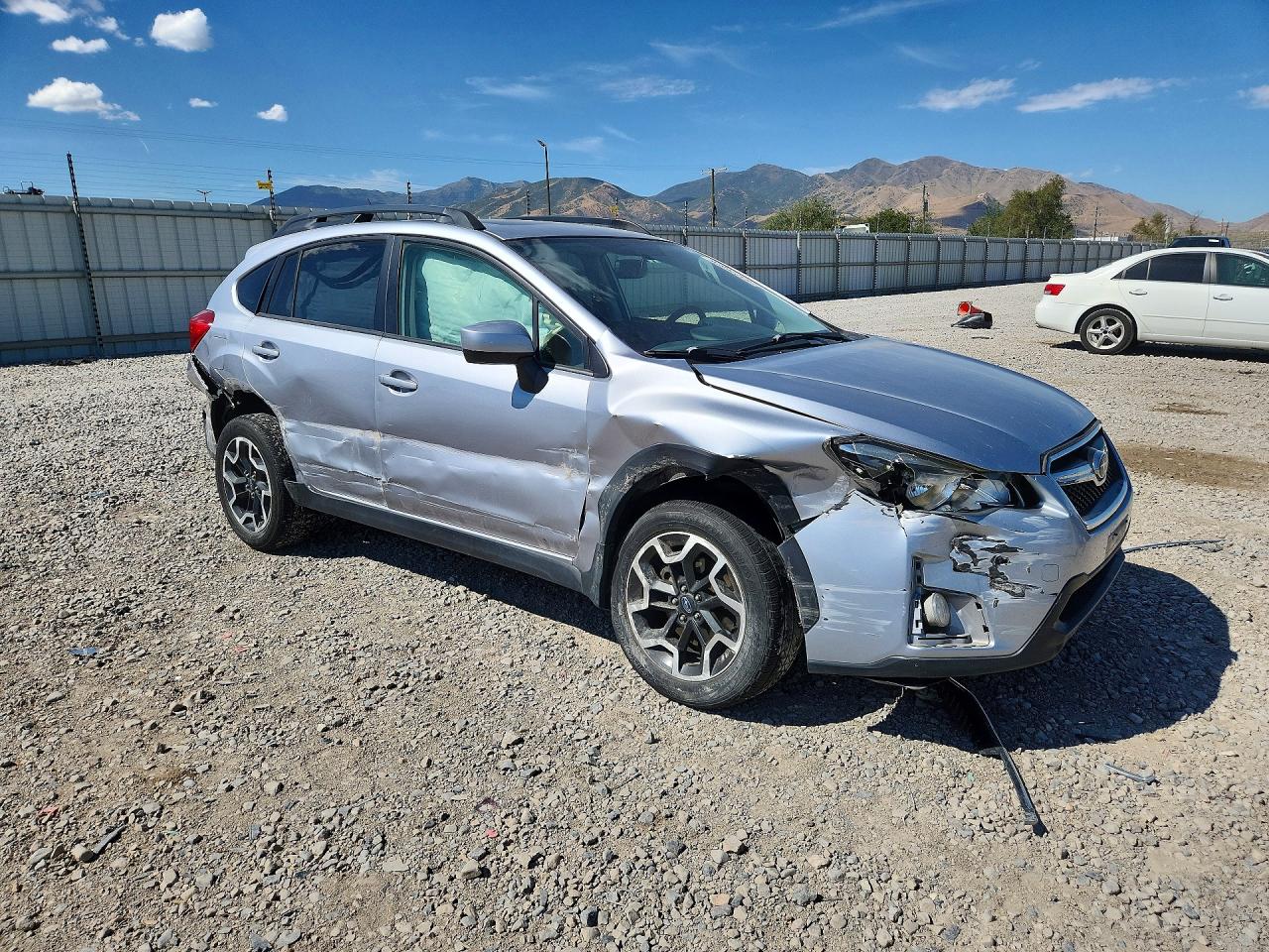 2016 Subaru Crosstrek Premium Silver vin: JF2GPABC5G8342709