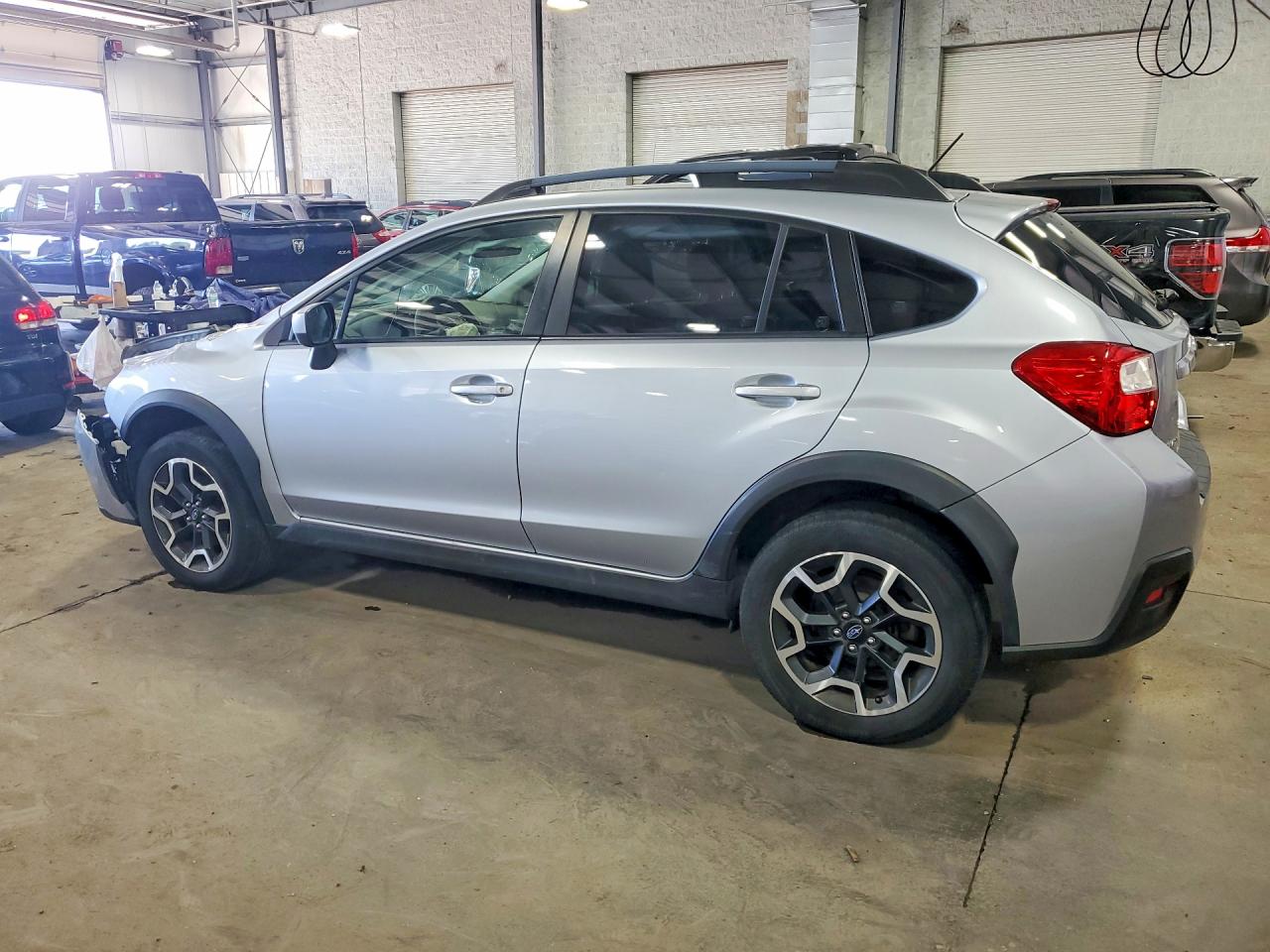2017 Subaru Crosstrek Premium Серебряный vin: JF2GPABC5HH241929