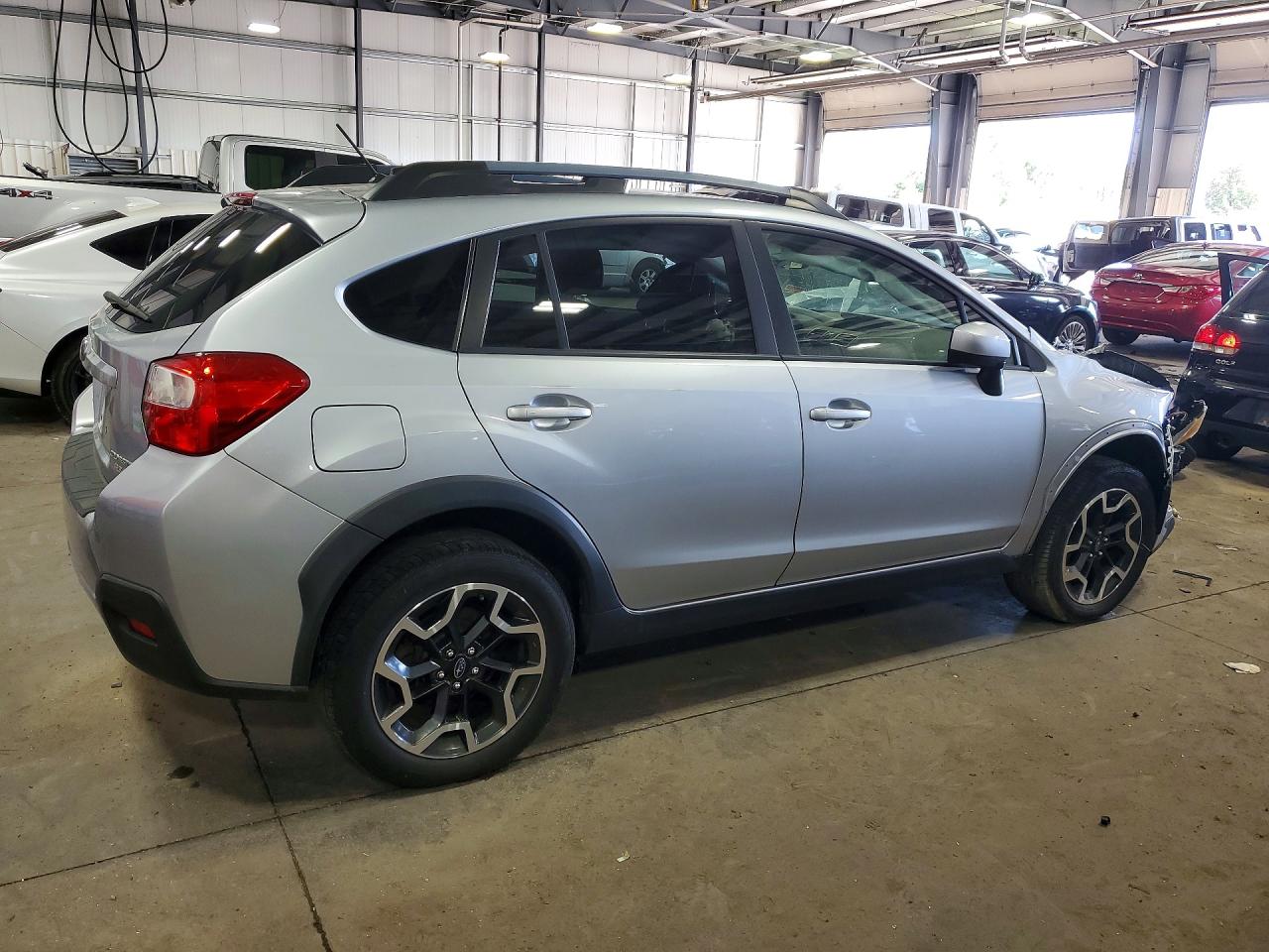 2017 Subaru Crosstrek Premium Серебряный vin: JF2GPABC5HH241929