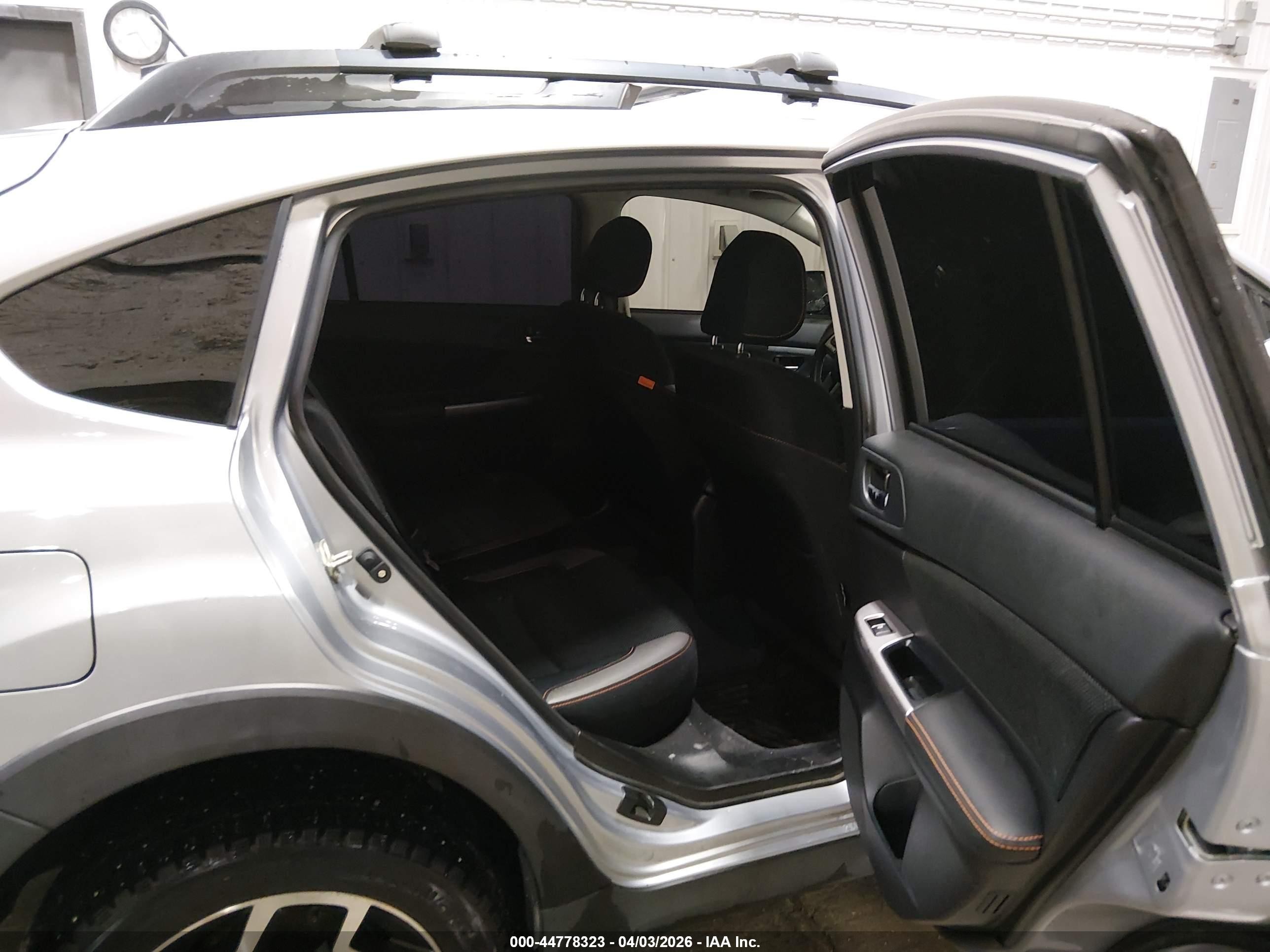 2016 Subaru Crosstrek 2.0i Premium Silver vin: JF2GPABC6G8306530