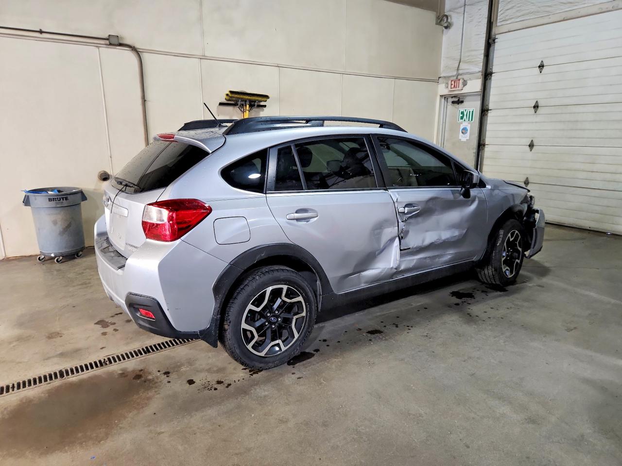 2016 Subaru Crosstrek Premium Silver vin: JF2GPABC7G8310988