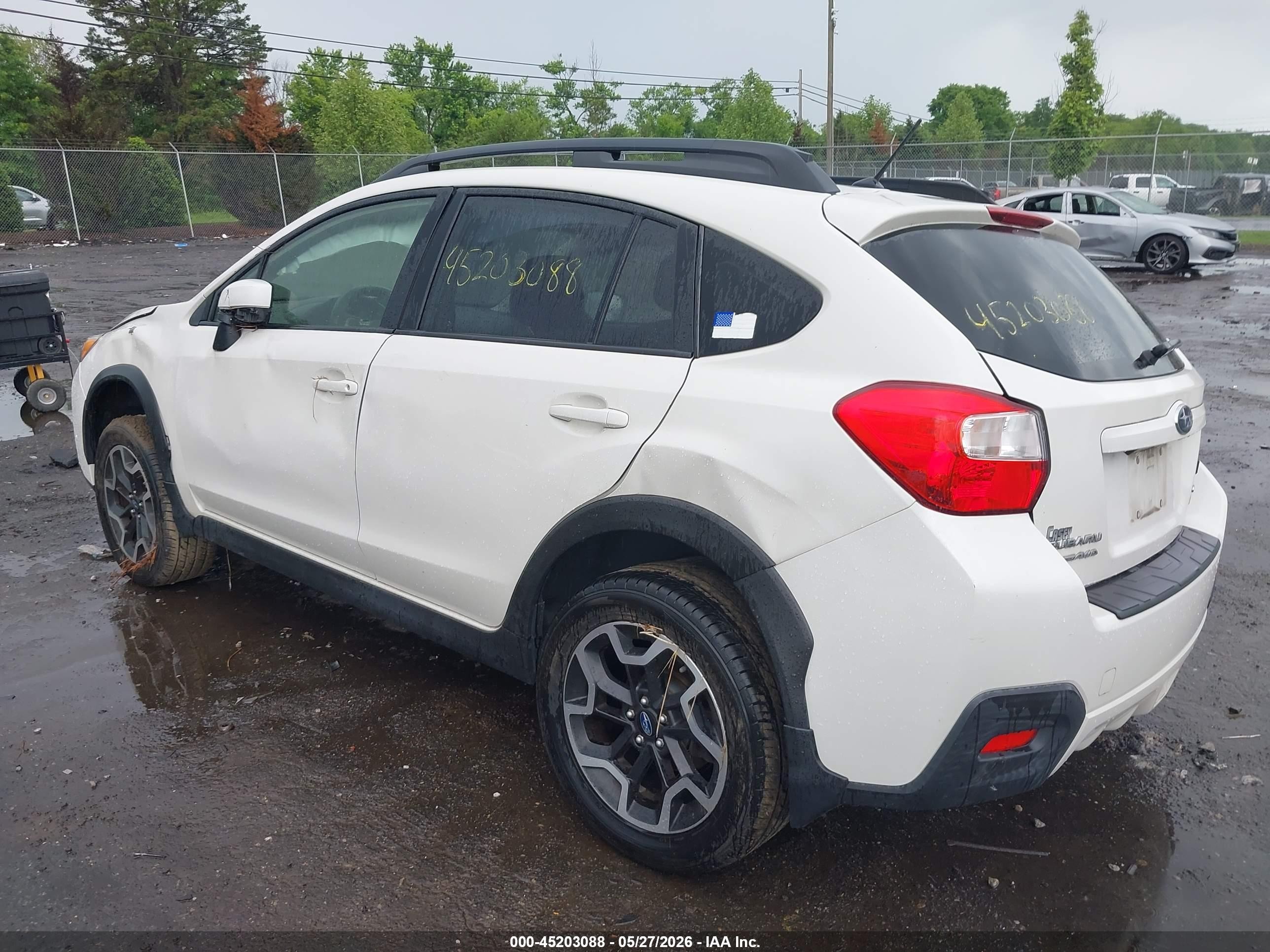 2017 Subaru Crosstrek 2.0i Premium White vin: JF2GPABC7H8218121