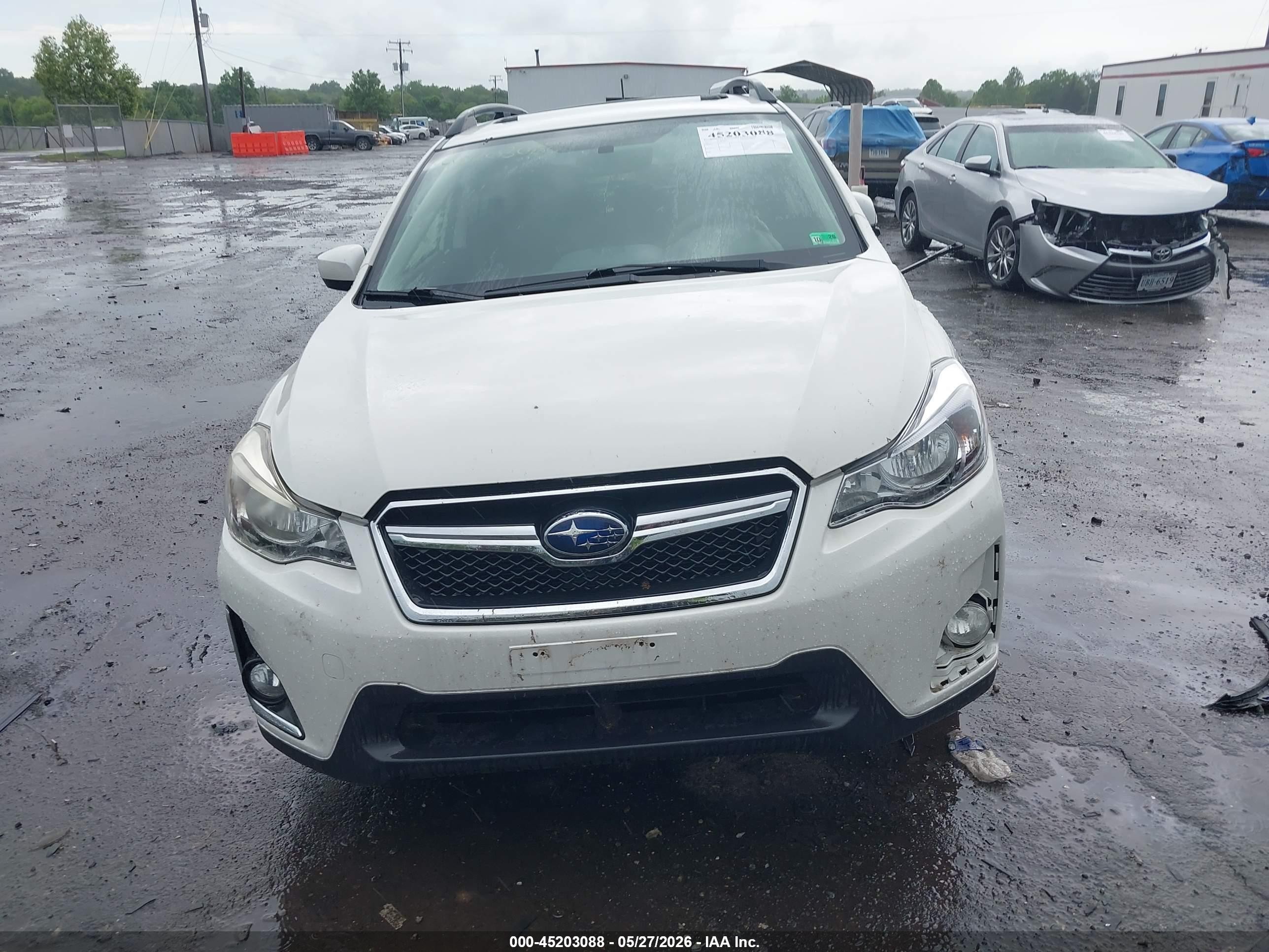 2017 Subaru Crosstrek 2.0i Premium White vin: JF2GPABC7H8218121