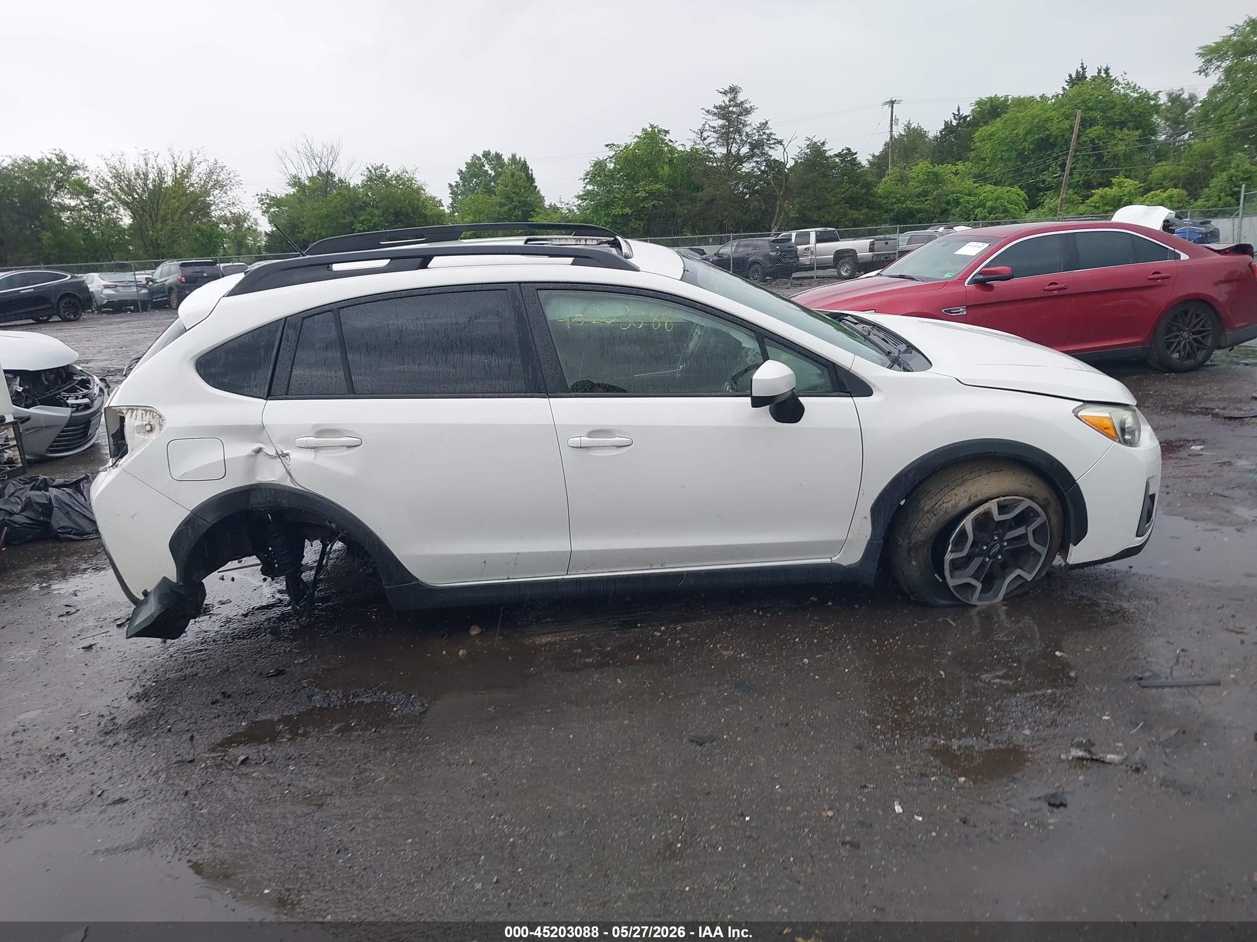 2017 Subaru Crosstrek 2.0i Premium White vin: JF2GPABC7H8218121