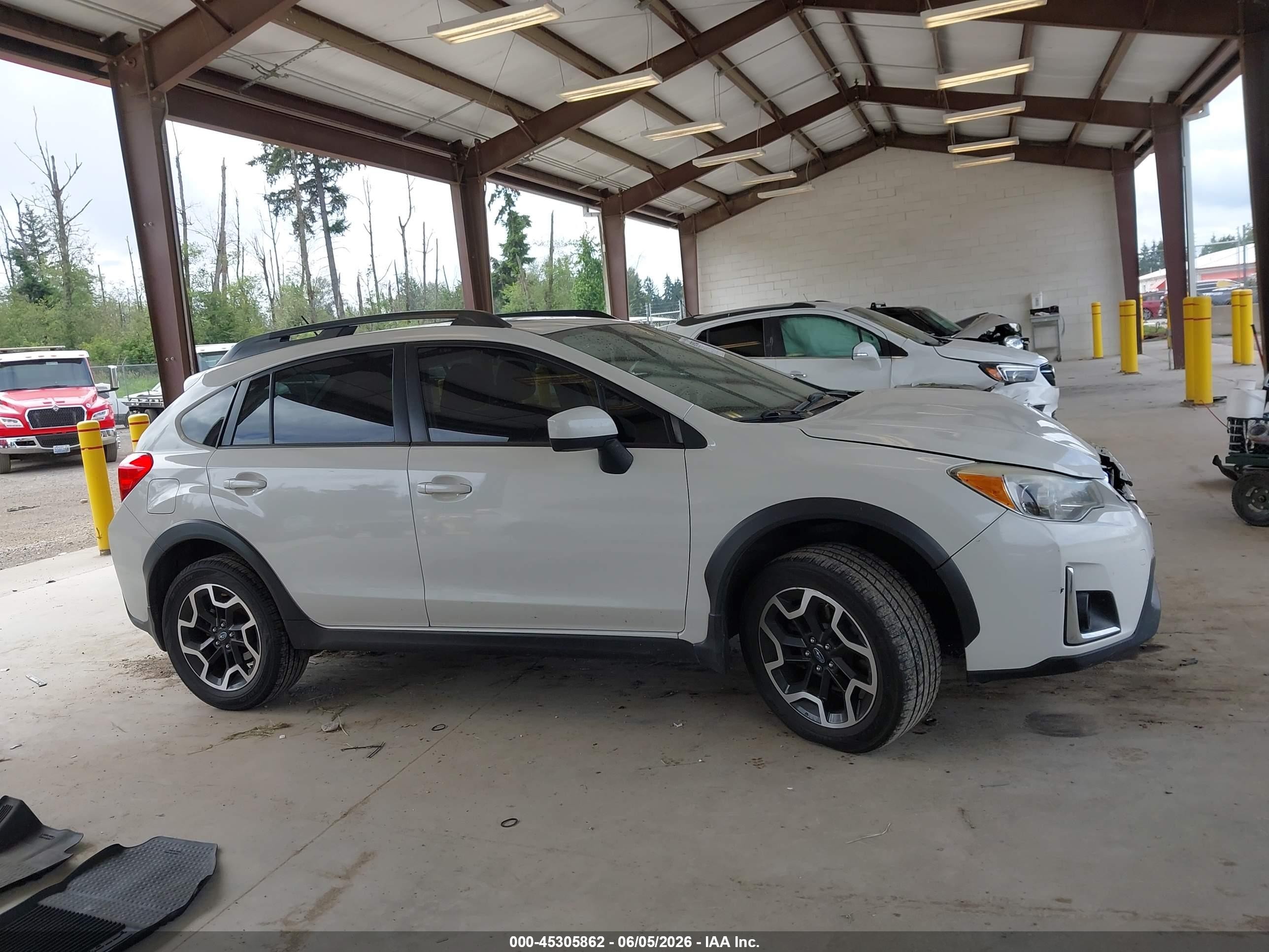 2017 Subaru Crosstrek 2.0i Premium White vin: JF2GPABC8H8210920
