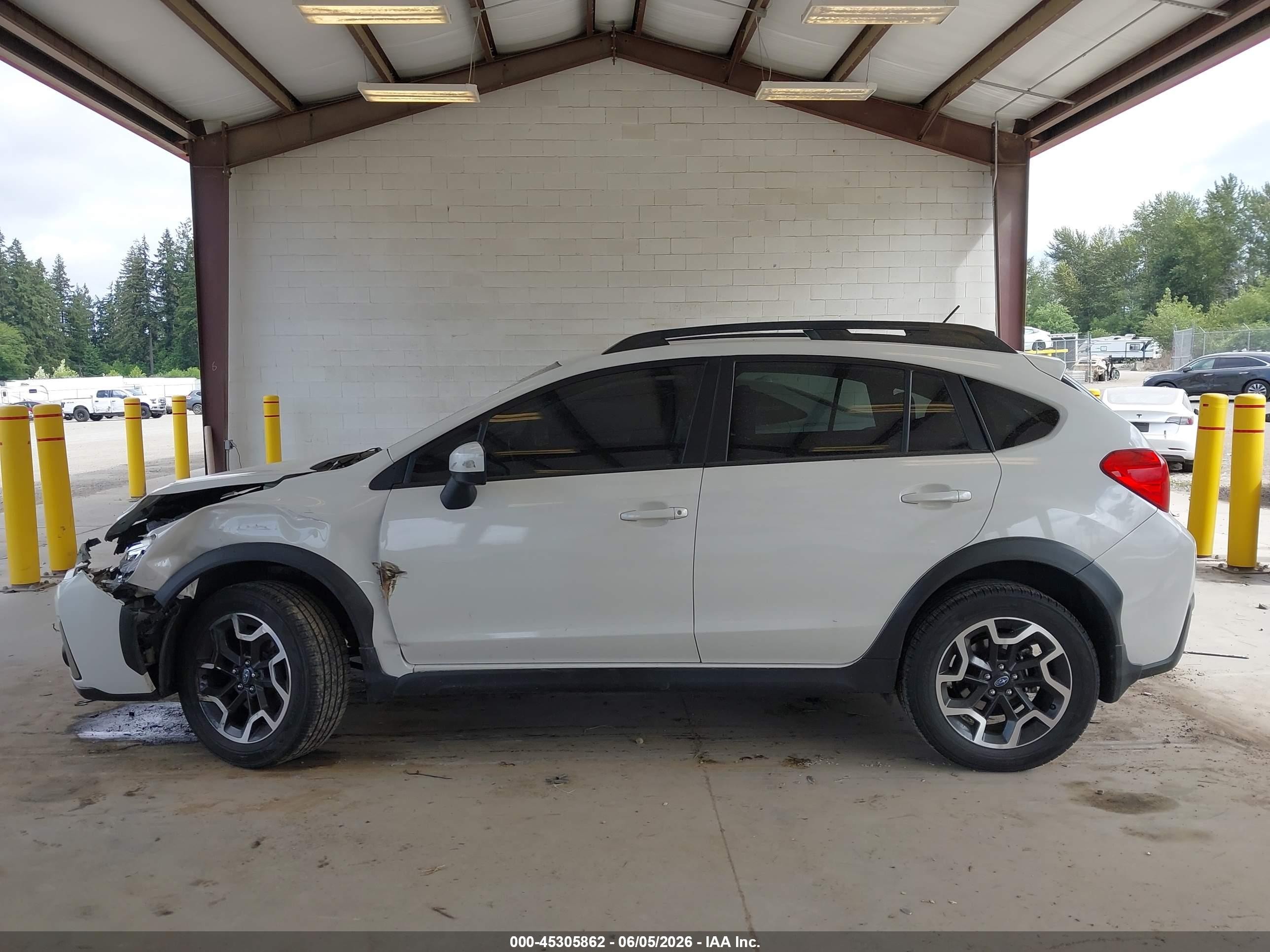 2017 Subaru Crosstrek 2.0i Premium White vin: JF2GPABC8H8210920