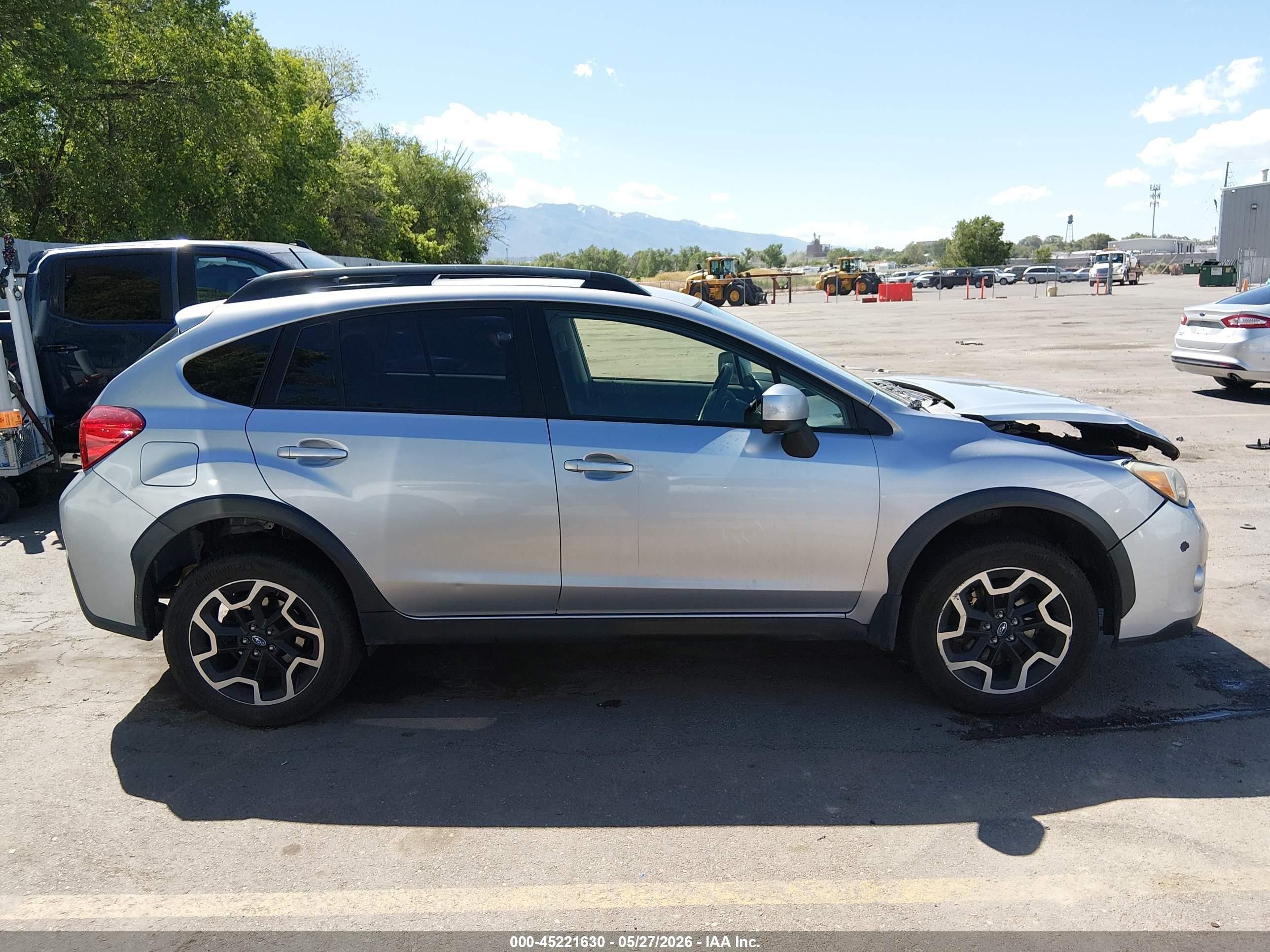 2014 Subaru Xv Crosstrek 2.0i Premium Silver vin: JF2GPACC7E8257043