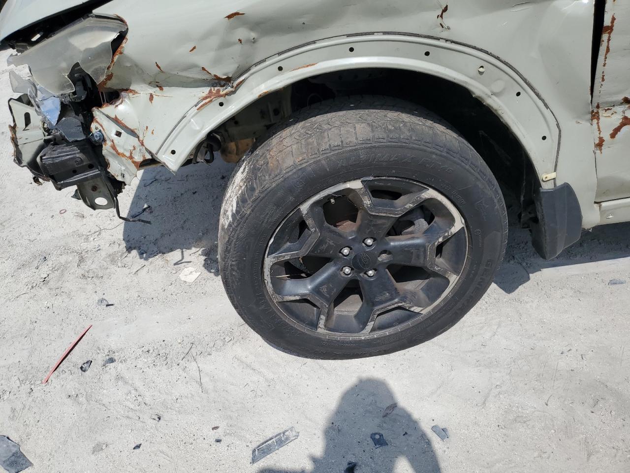 2014 Subaru Xv Crosstrek 2.0 Premium Green vin: JF2GPACC7E9208225 Damage: Left Front Wheel, Curb Rash, > 12 Inches
