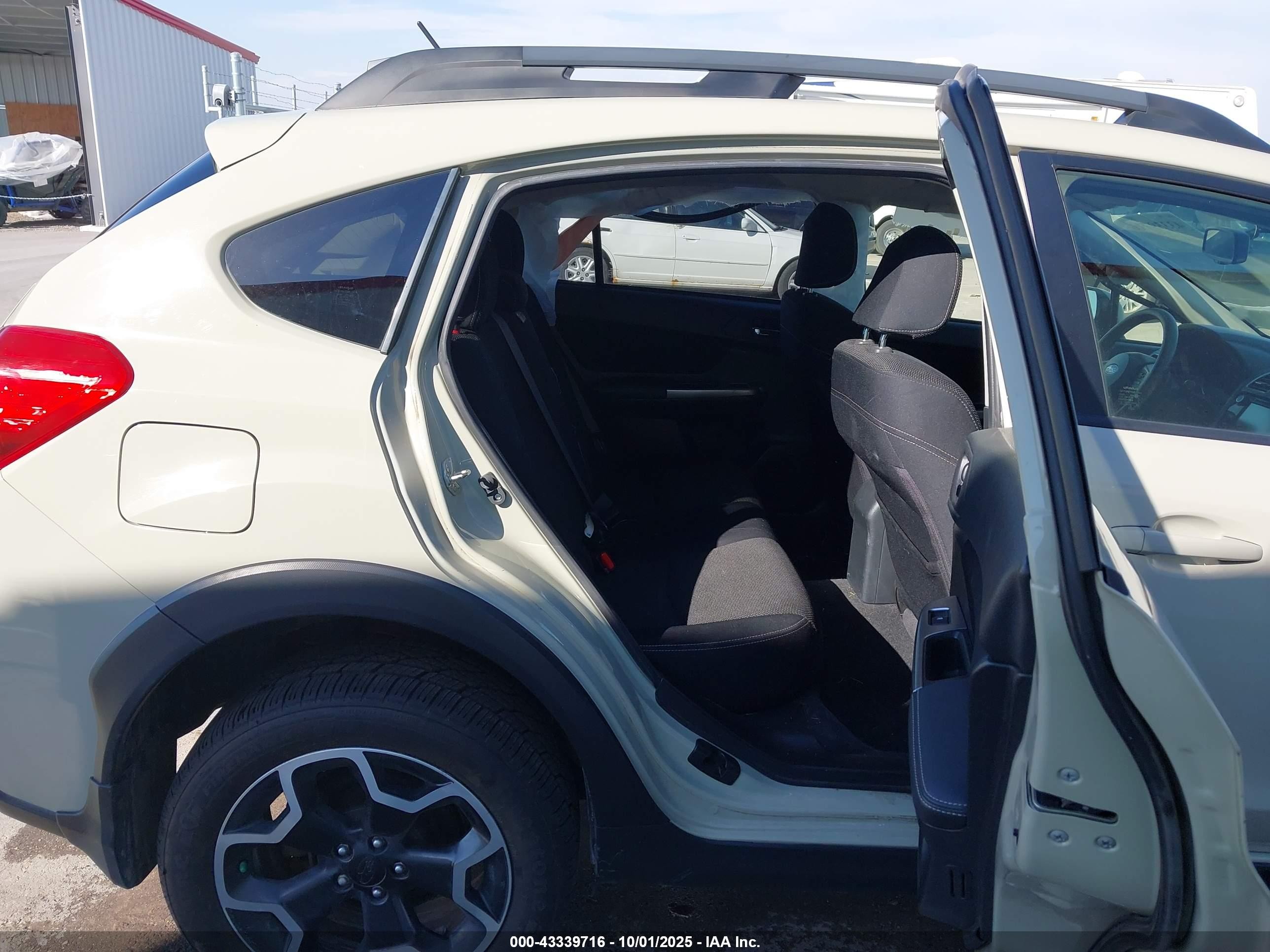2015 Subaru Xv Crosstrek 2.0i Premium Tan vin: JF2GPACCXF8236124