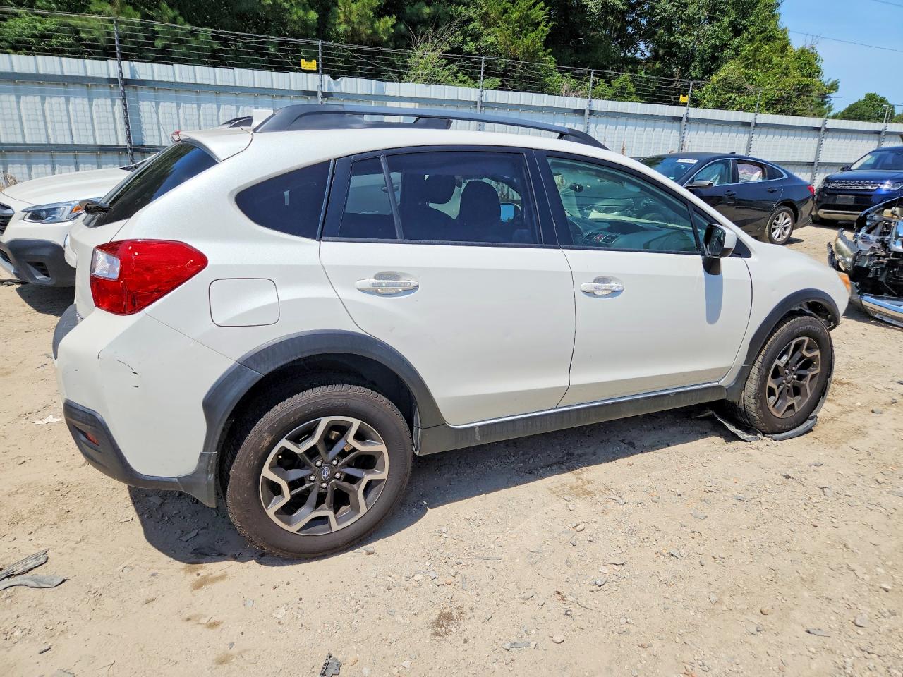 2017 Subaru Crosstrek Premium White vin: JF2GPADC3HH243787