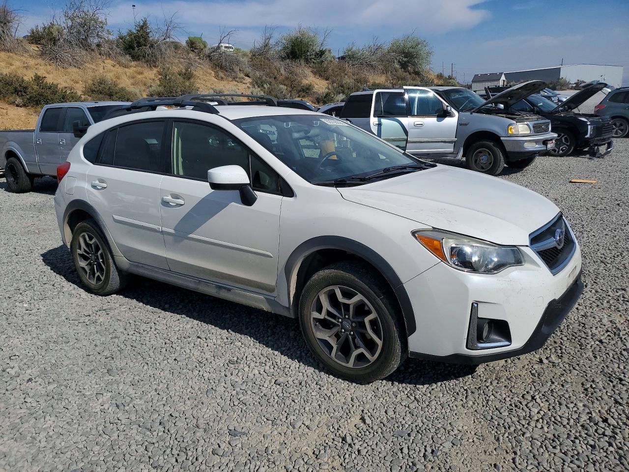 2016 Subaru Crosstrek Premium White vin: JF2GPADC8G8228104