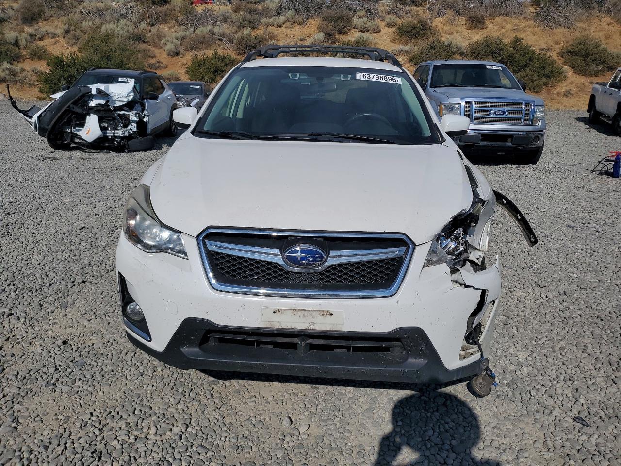 2016 Subaru Crosstrek Premium White vin: JF2GPADC8G8228104