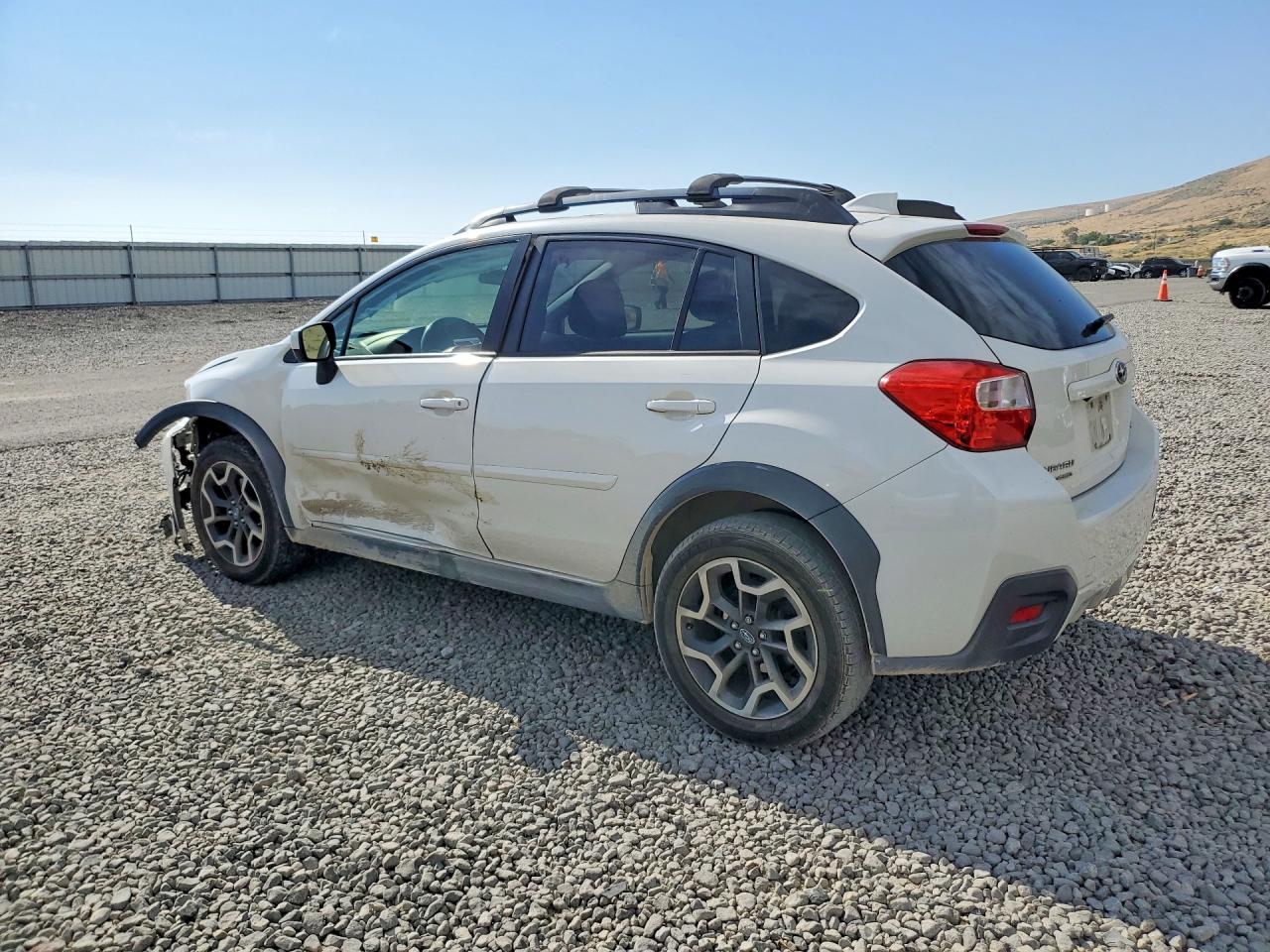 2016 Subaru Crosstrek Premium White vin: JF2GPADC8G8228104