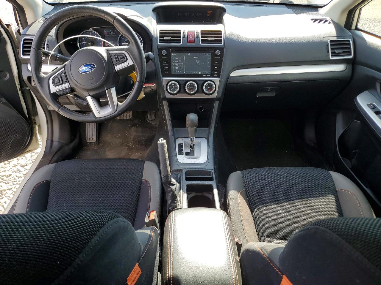 2016 Subaru Crosstrek Premium White vin: JF2GPADC8G8228104