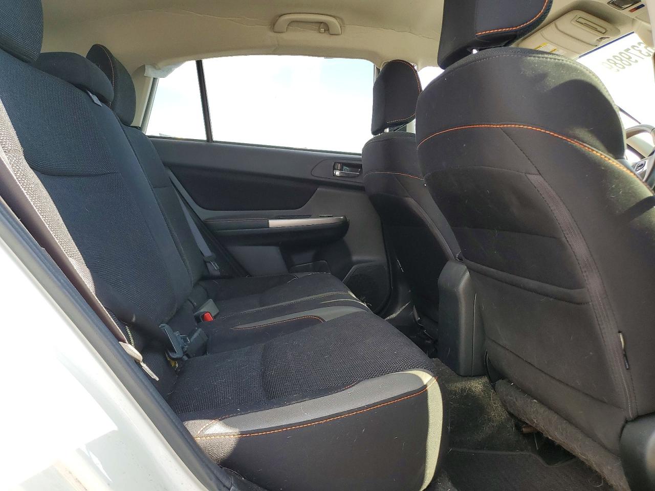 2016 Subaru Crosstrek Premium White vin: JF2GPADC8G8228104