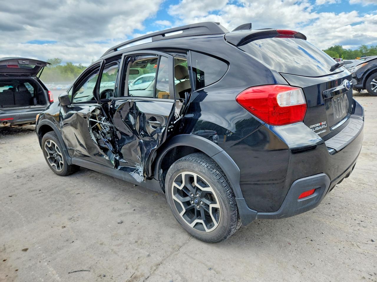2017 Subaru Crosstrek Premium Black vin: JF2GPADC9H8257189