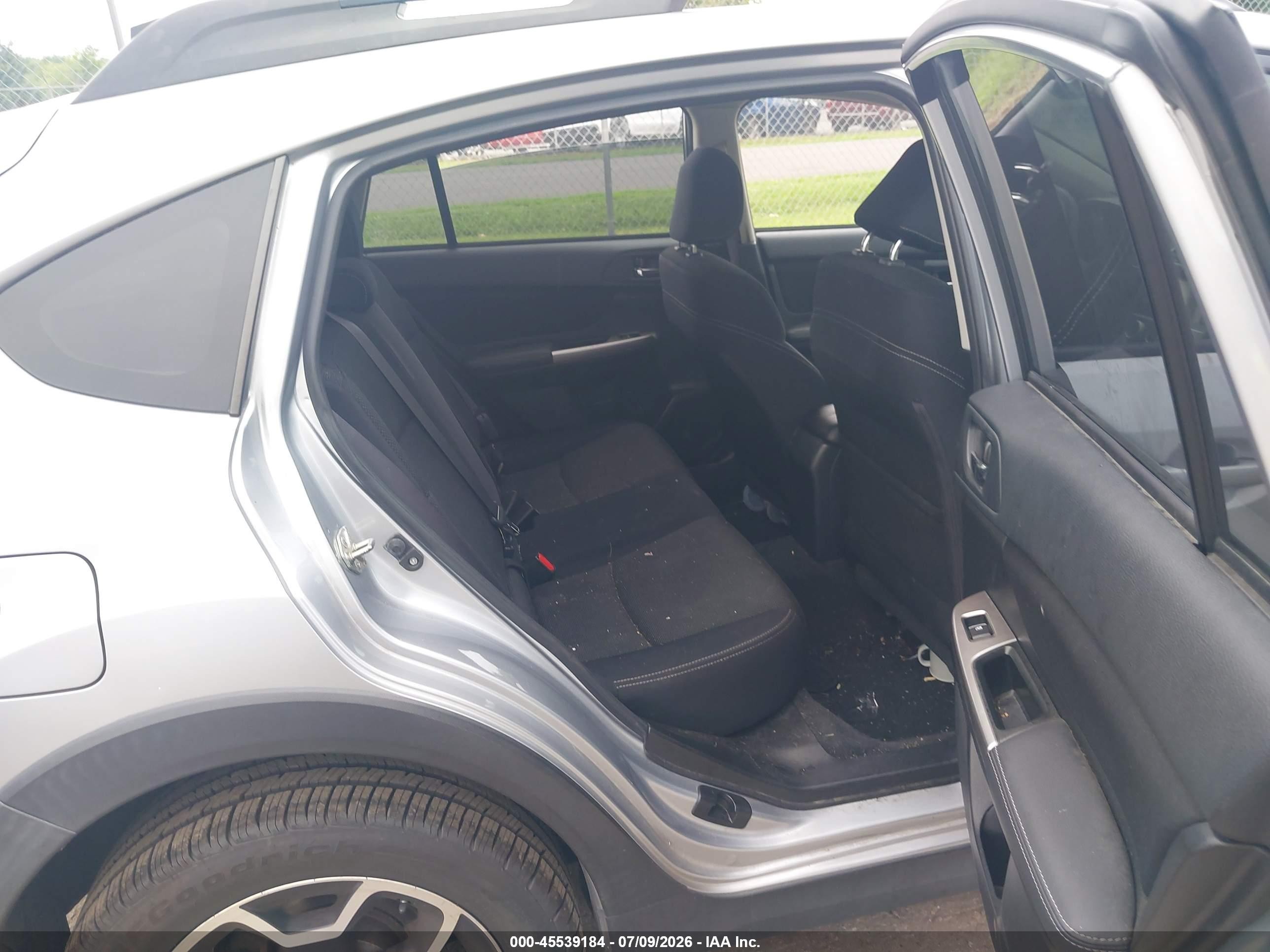 2015 Subaru Xv Crosstrek 2.0i Premium Silver vin: JF2GPAFC9F8309527